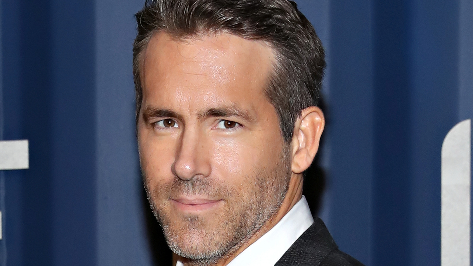 ryan reynolds, face, actor Wallpapers