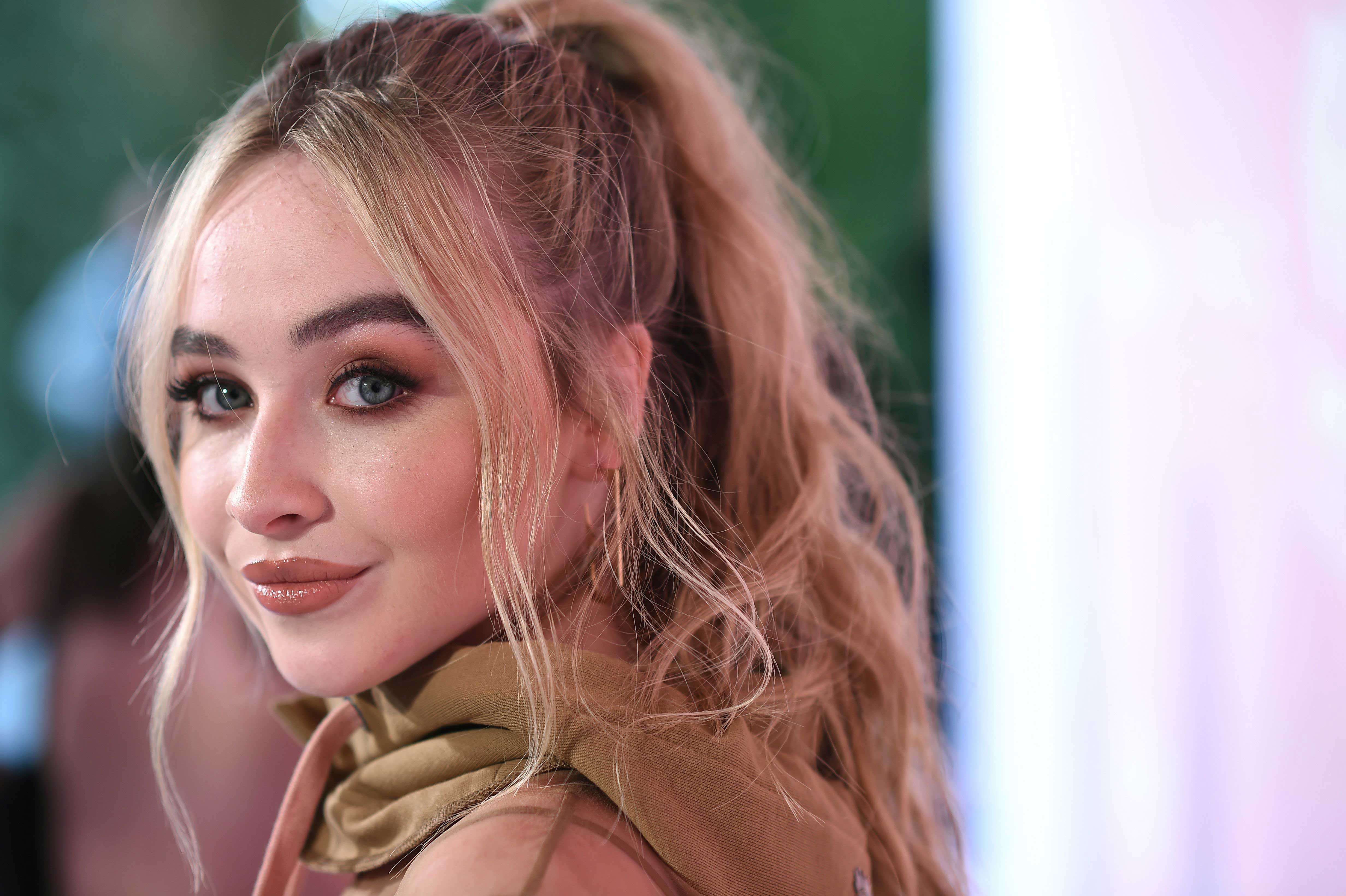 Sabrina Carpenter 4K Wallpapers