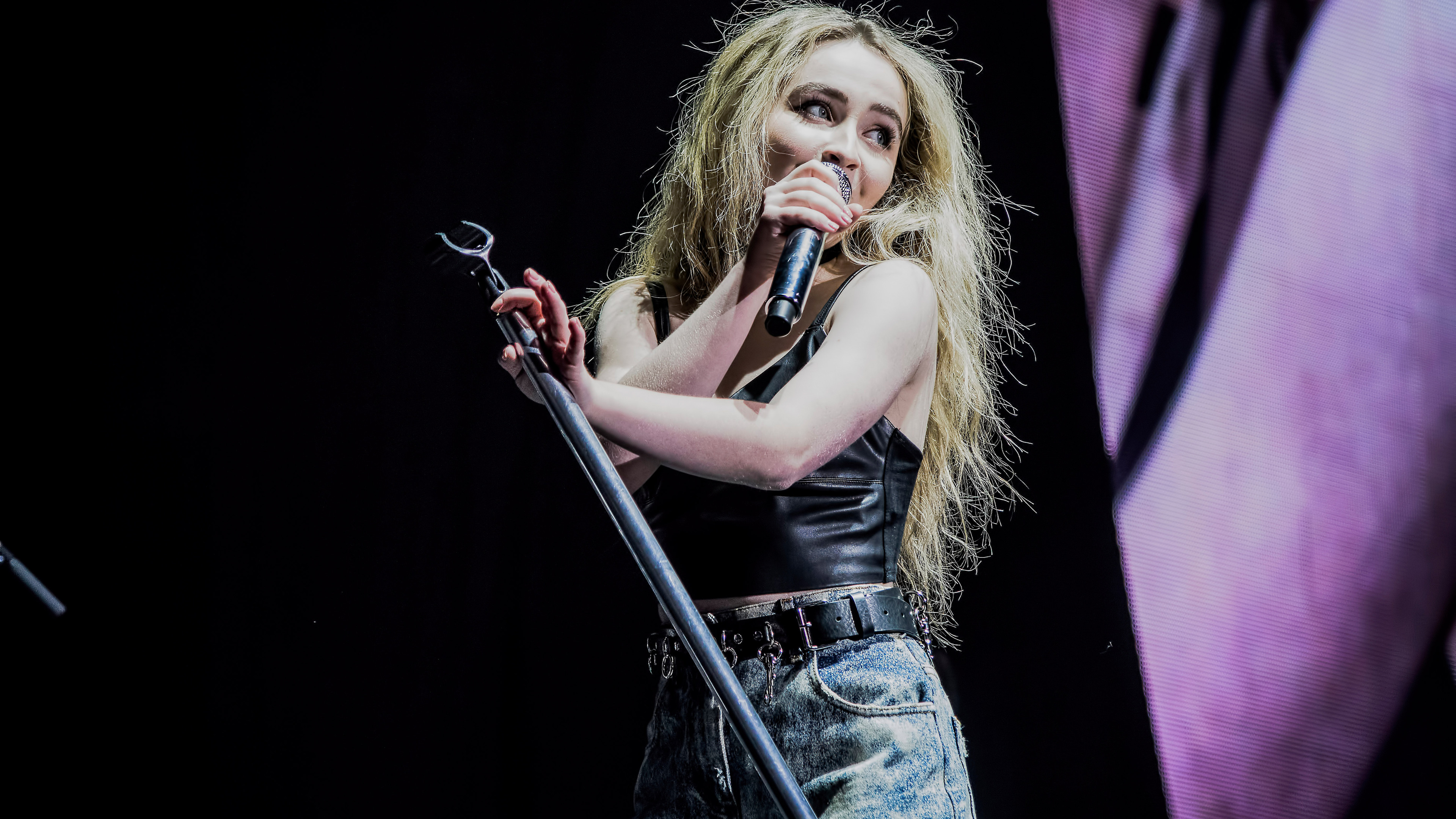 Sabrina Carpenter 4K Wallpapers