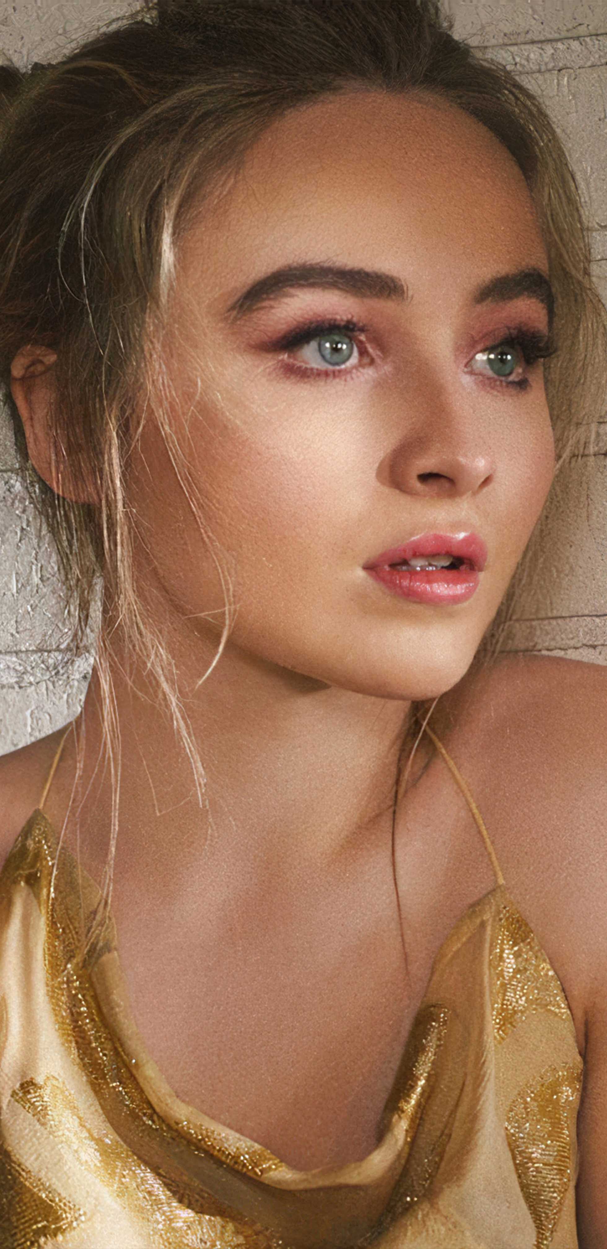 Sabrina Carpenter Blue Eyes Wallpapers