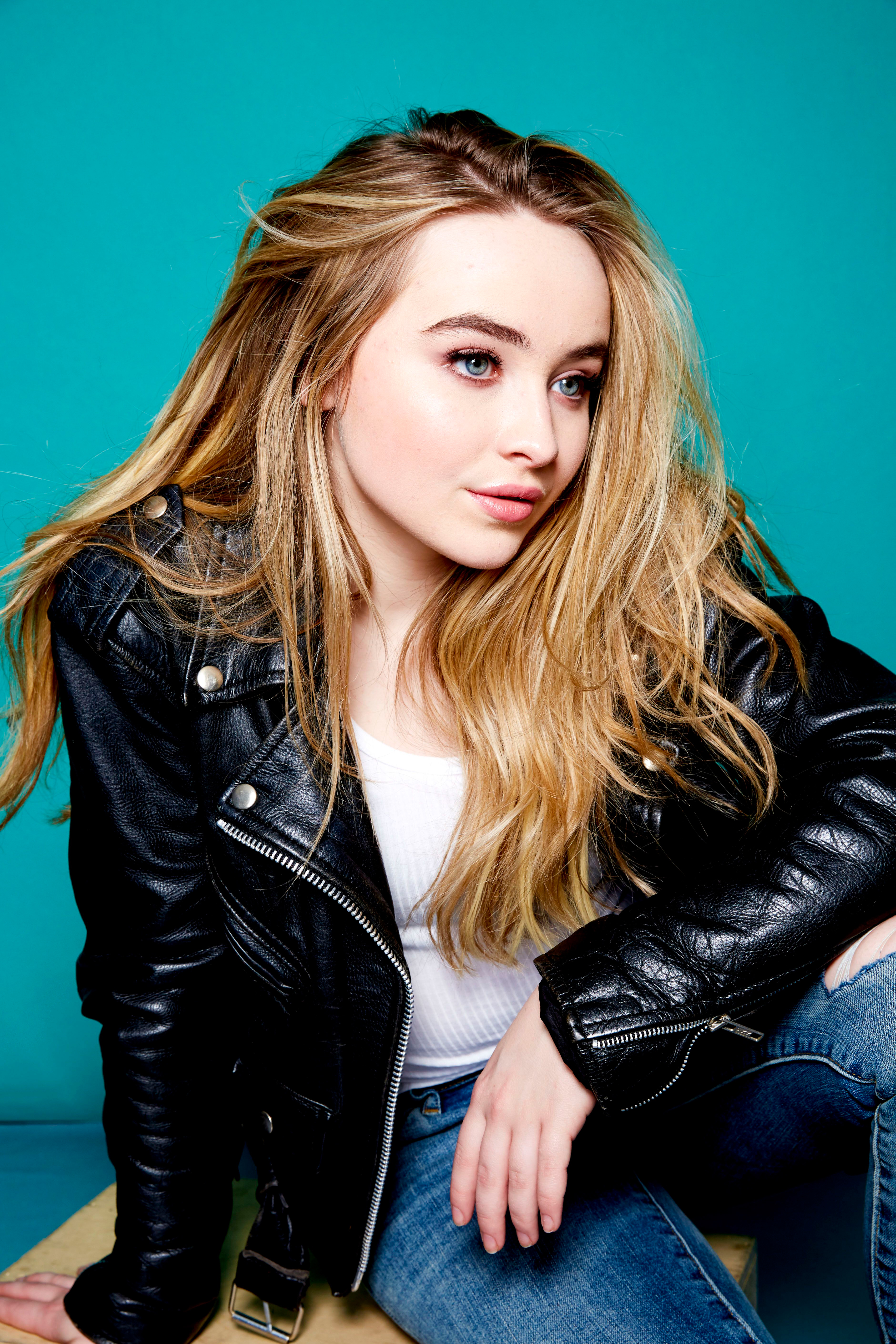 Sabrina Carpenter Blue Eyes Wallpapers