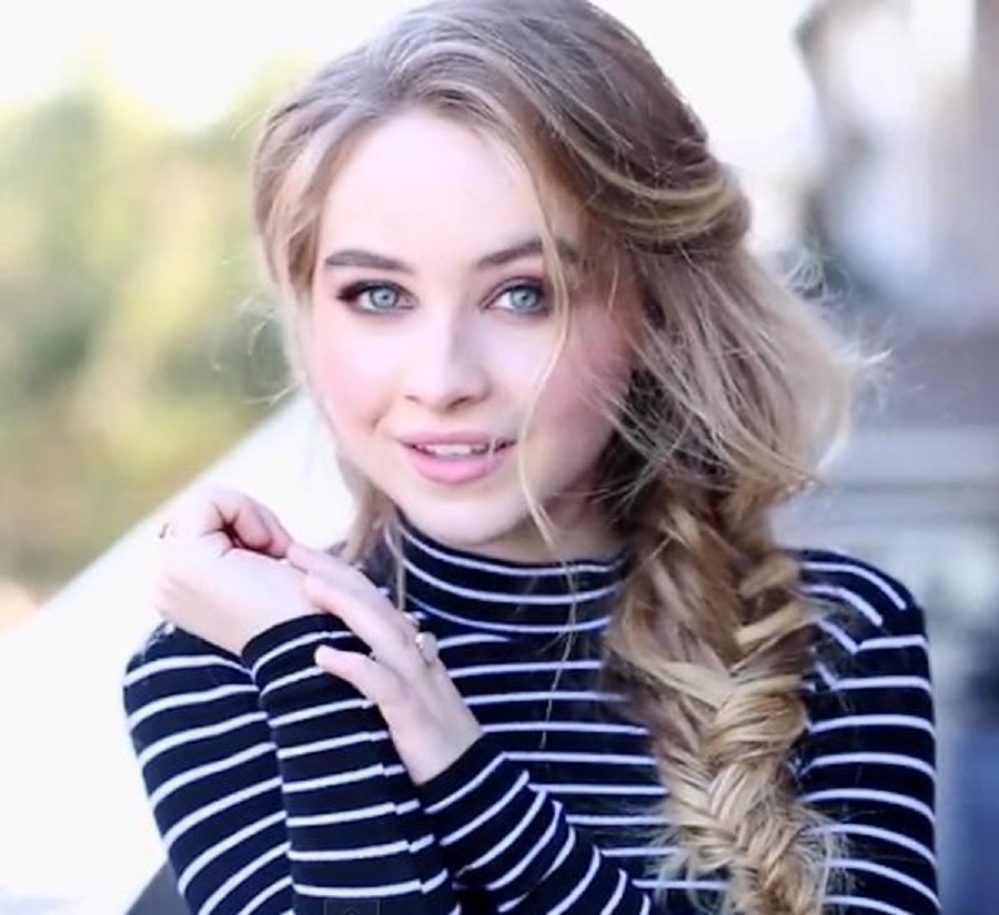 Sabrina Carpenter Cute Photoshoot Wallpapers