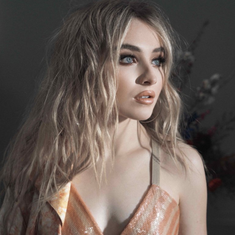 Sabrina Carpenter Cute Photoshoot Wallpapers