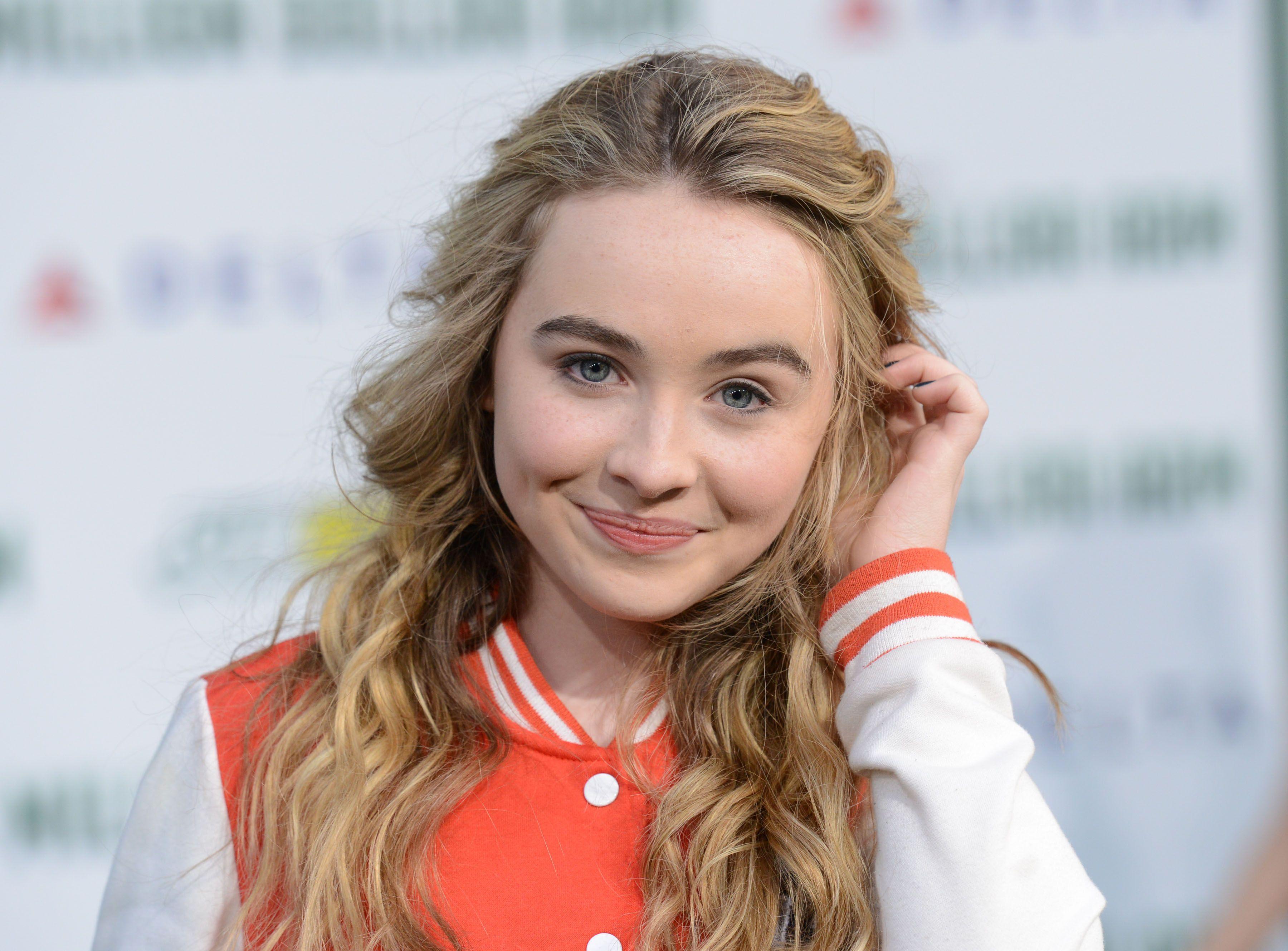 Sabrina Carpenter Cute Photoshoot Wallpapers