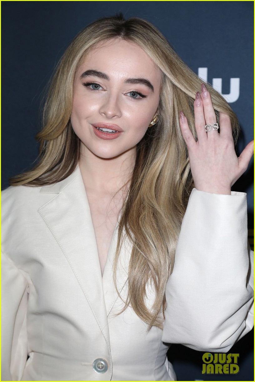 Sabrina Carpenter Cute Photoshoot Wallpapers