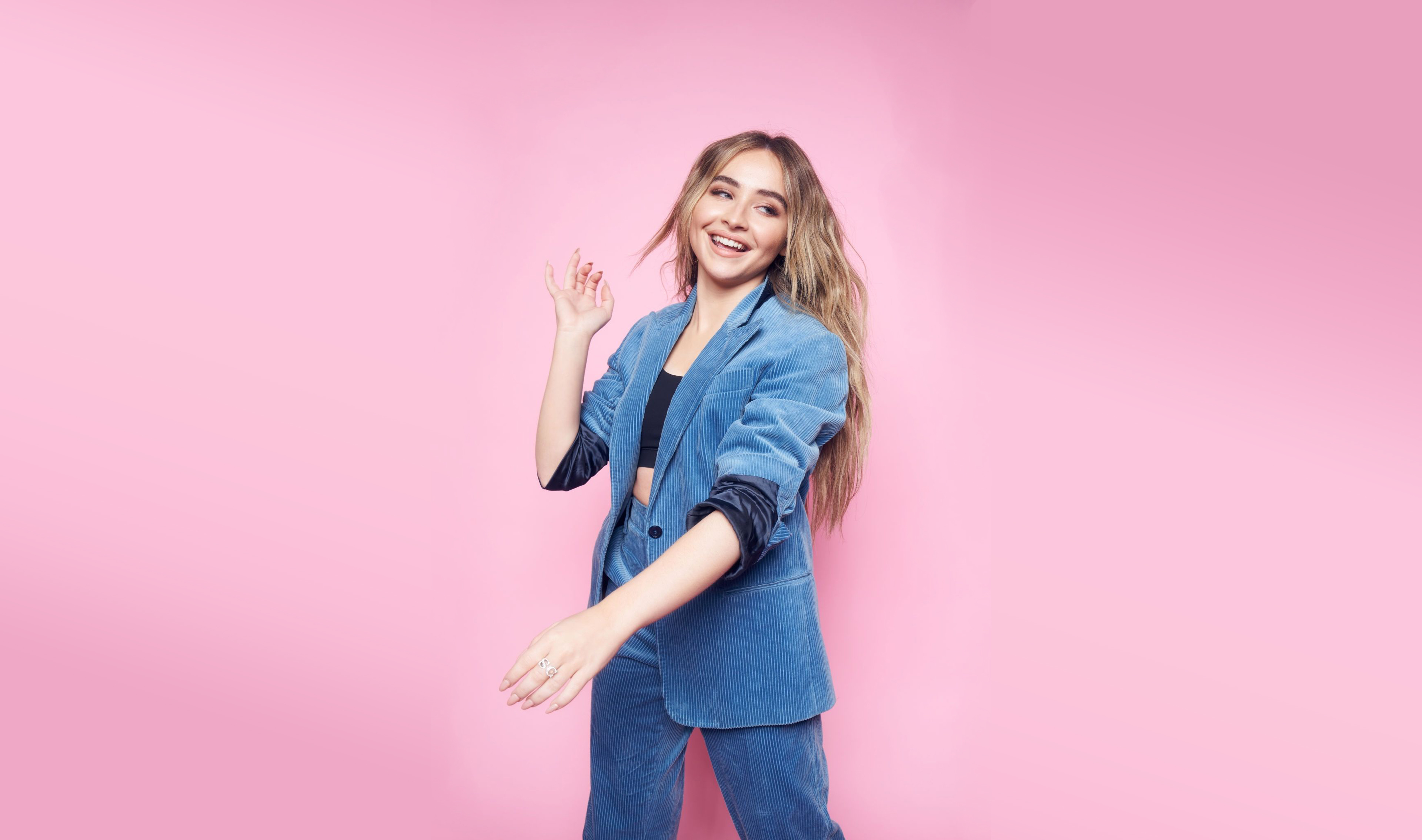 Sabrina Carpenter Cute Photoshoot Wallpapers