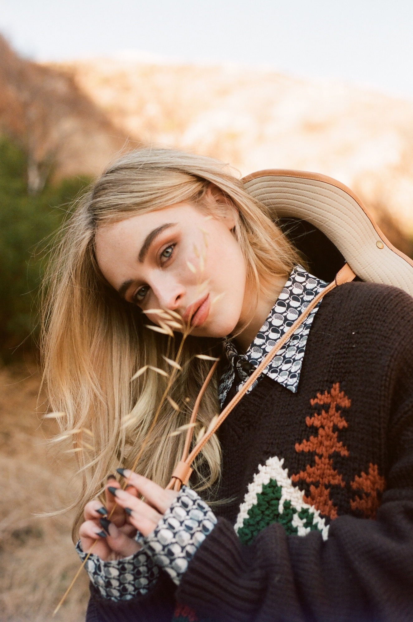 Sabrina Carpenter Cute Photoshoot Wallpapers