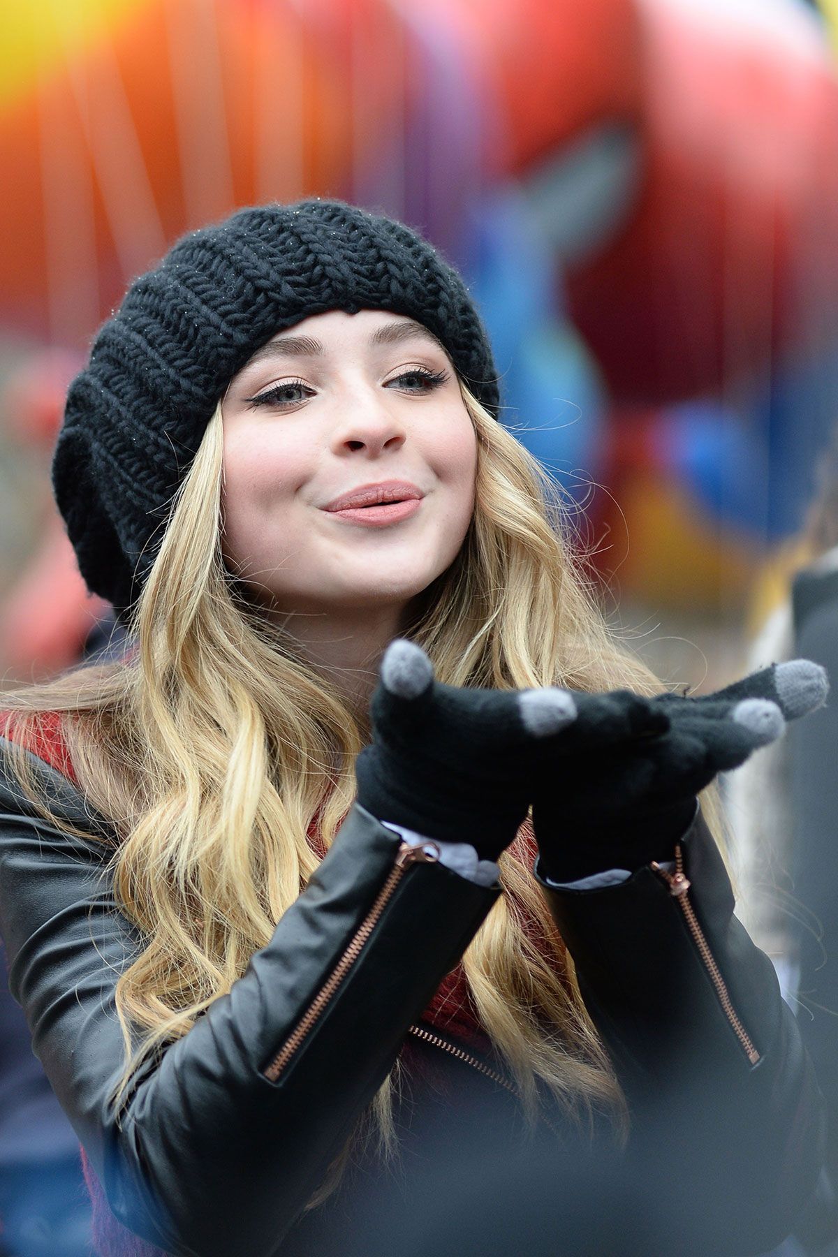 Sabrina Carpenter Cute Portrait Wallpapers