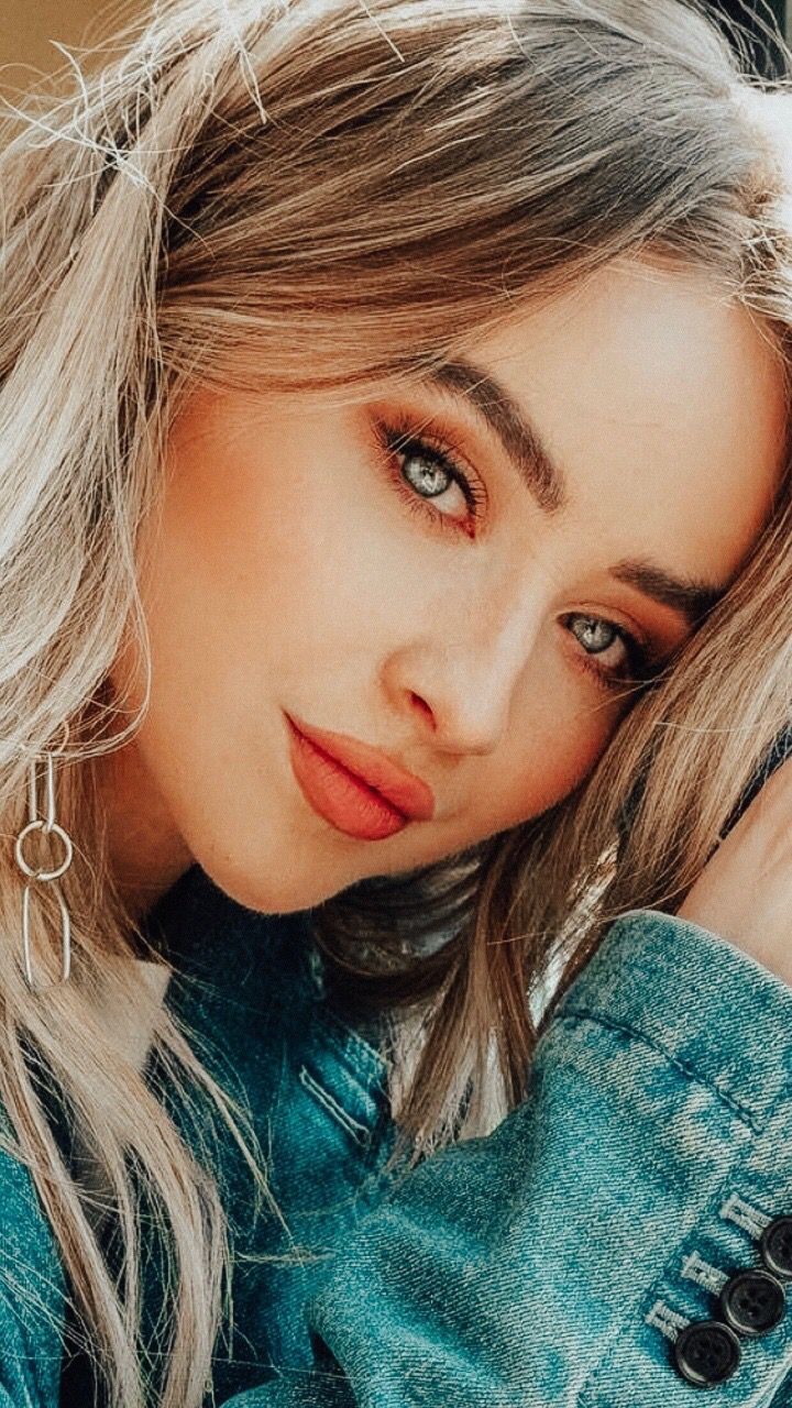 Sabrina Carpenter Cute Portrait Wallpapers