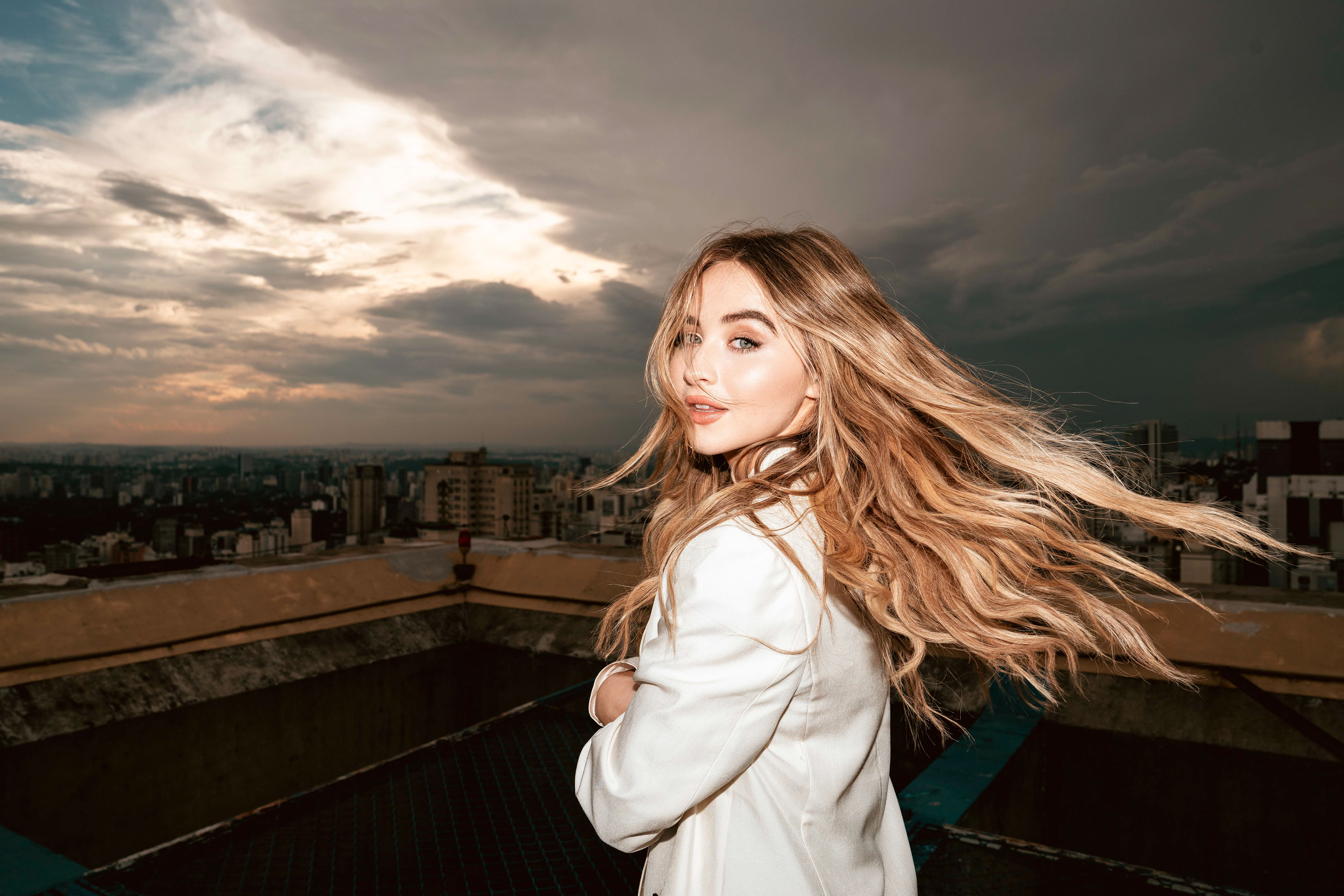 Sabrina Carpenter HD Wallpapers