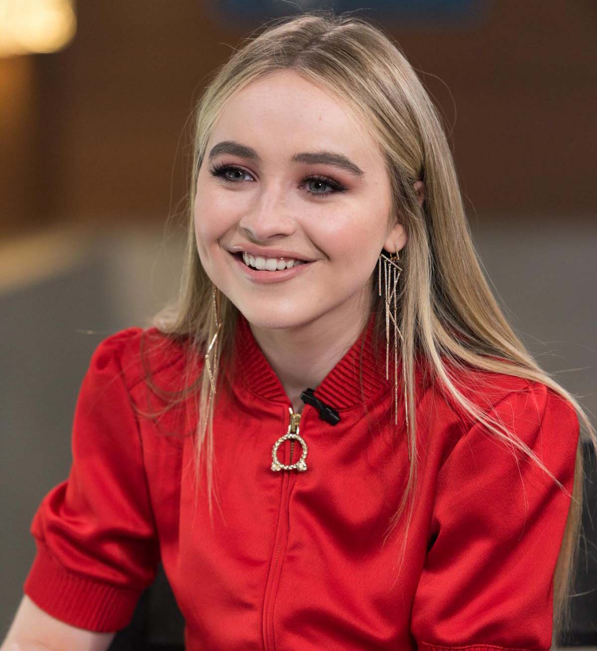 Sabrina Carpenter HD Wallpapers