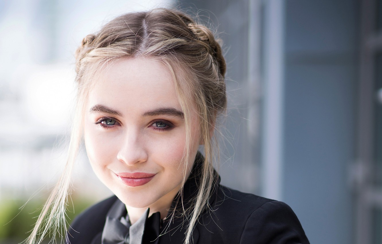 Sabrina Carpenter New Wallpapers