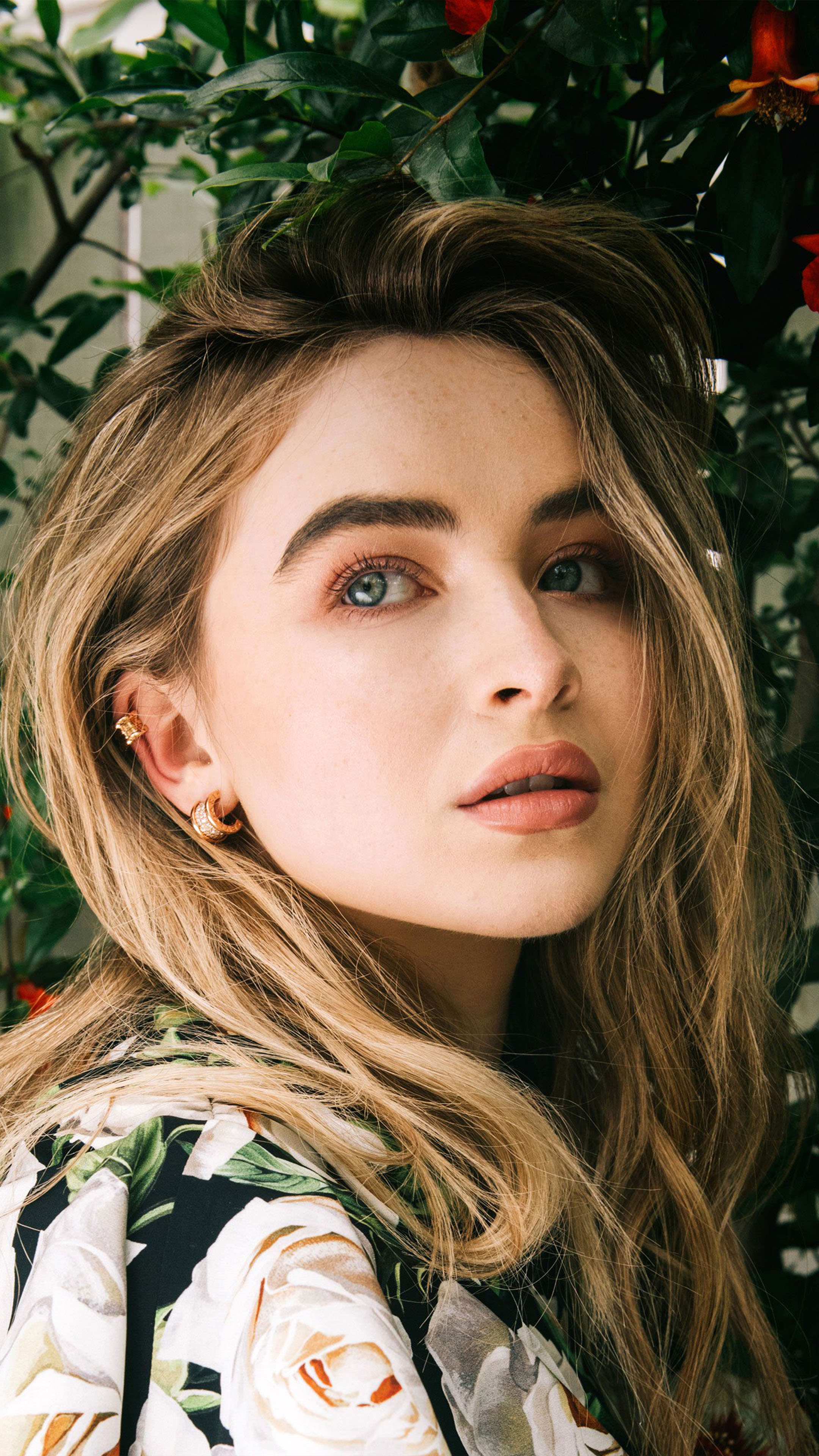 Sabrina Carpenter Nike Wallpapers