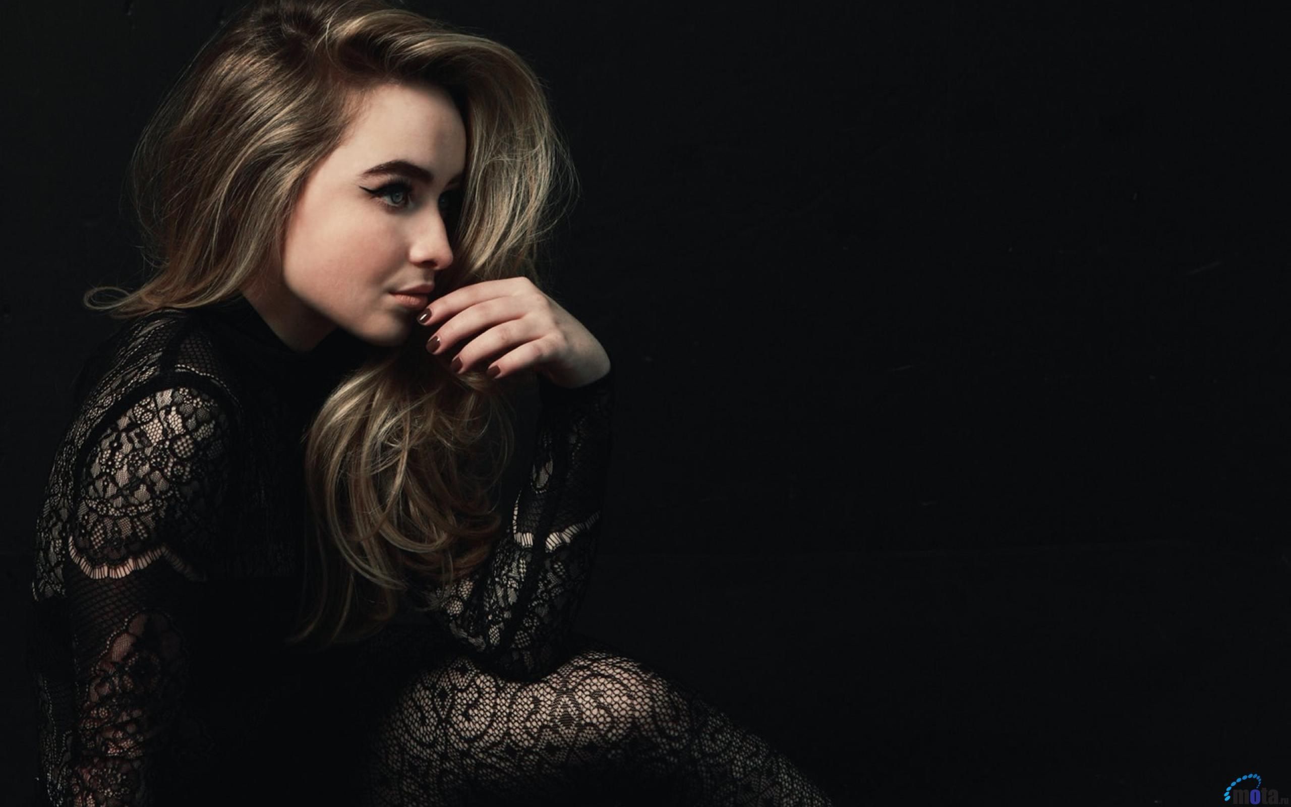 Sabrina Carpenter Nike Wallpapers