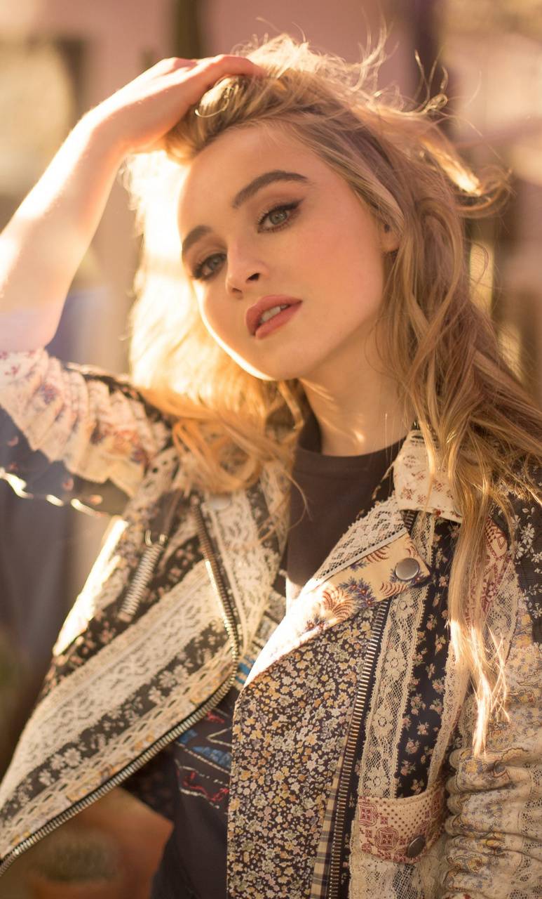 Sabrina Carpenter Singer Wallpapers