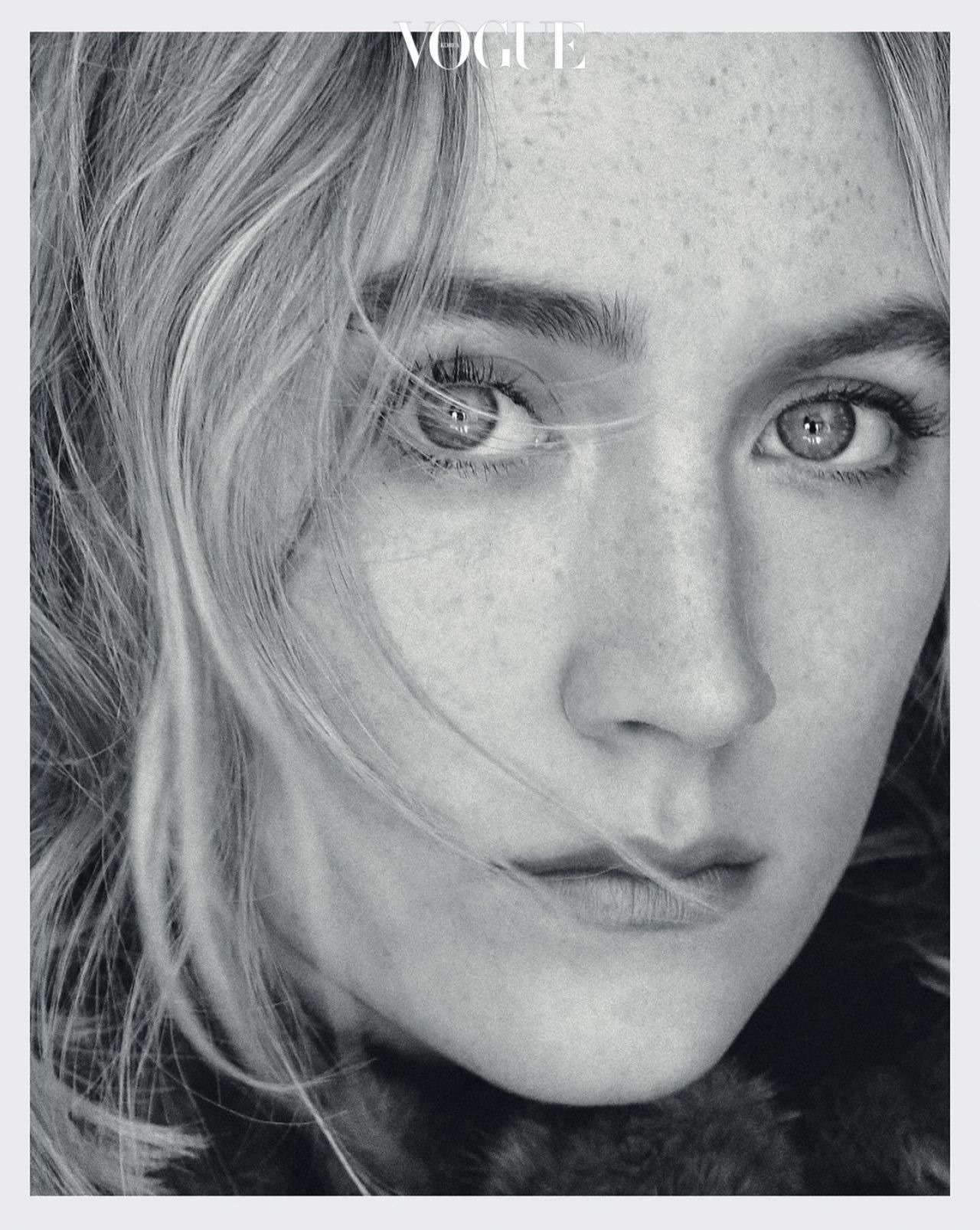 Saoirse Ronan Black And White Portrait Wallpapers