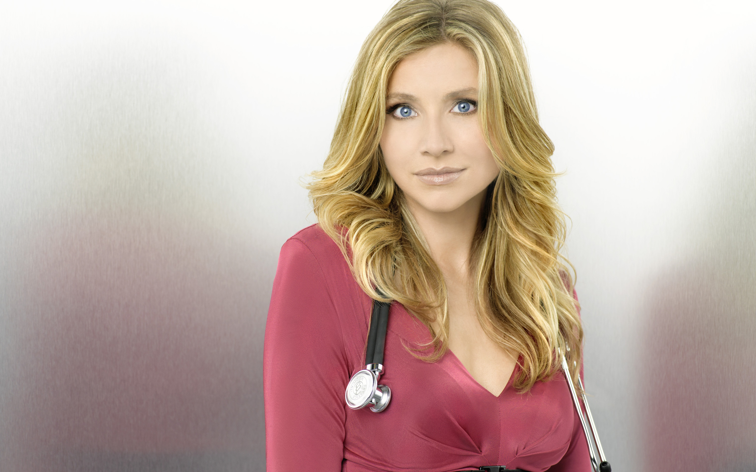 Sarah Chalke Wallpapers