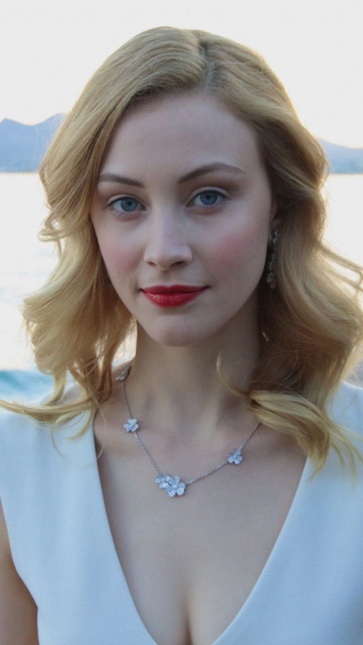 Sarah Gadon 2020 Wallpapers