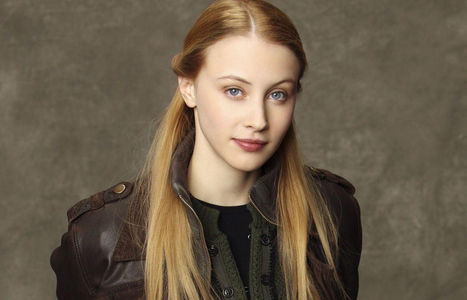 Sarah Gadon 2020 Wallpapers