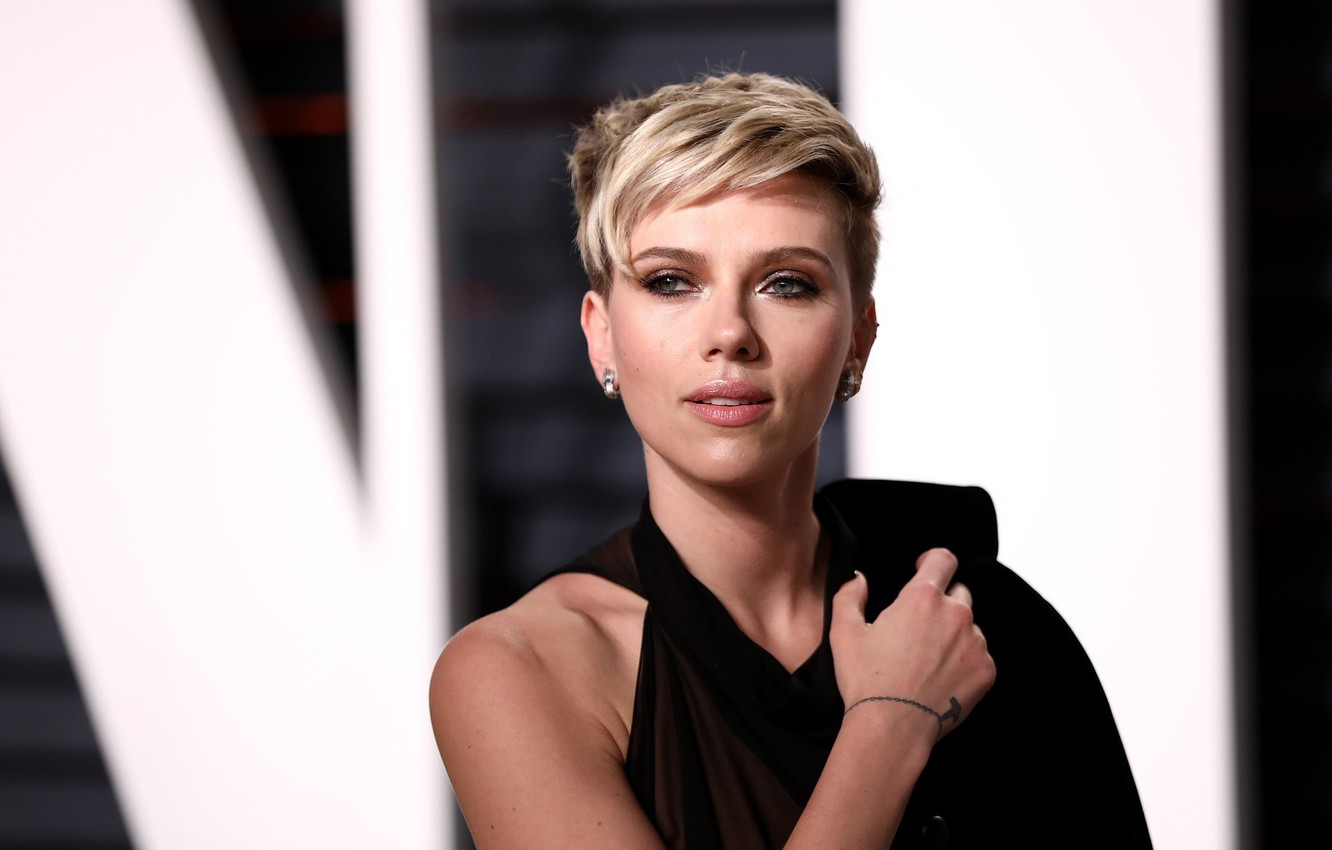 Scarlett Johansson in Short Hair Wallpapers