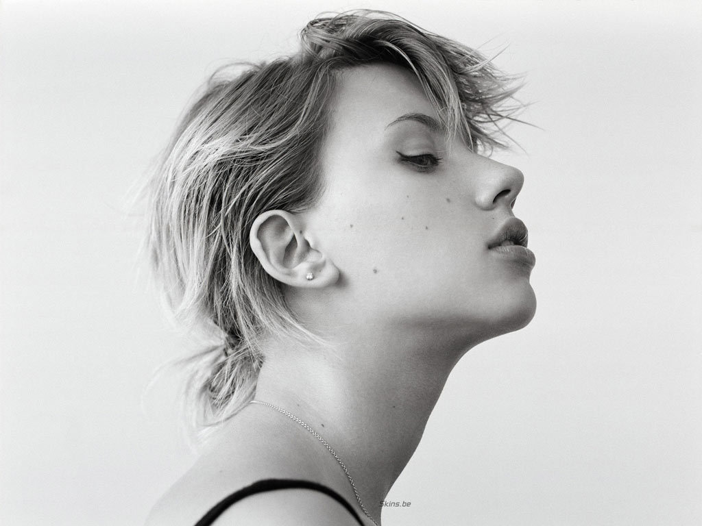 Scarlett Johansson in Short Hair Wallpapers