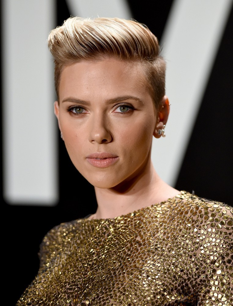 Scarlett Johansson in Short Hair Wallpapers