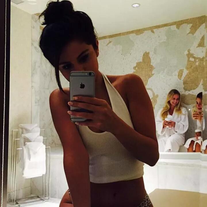 Selena Gomez Mirror Selfie Wallpapers