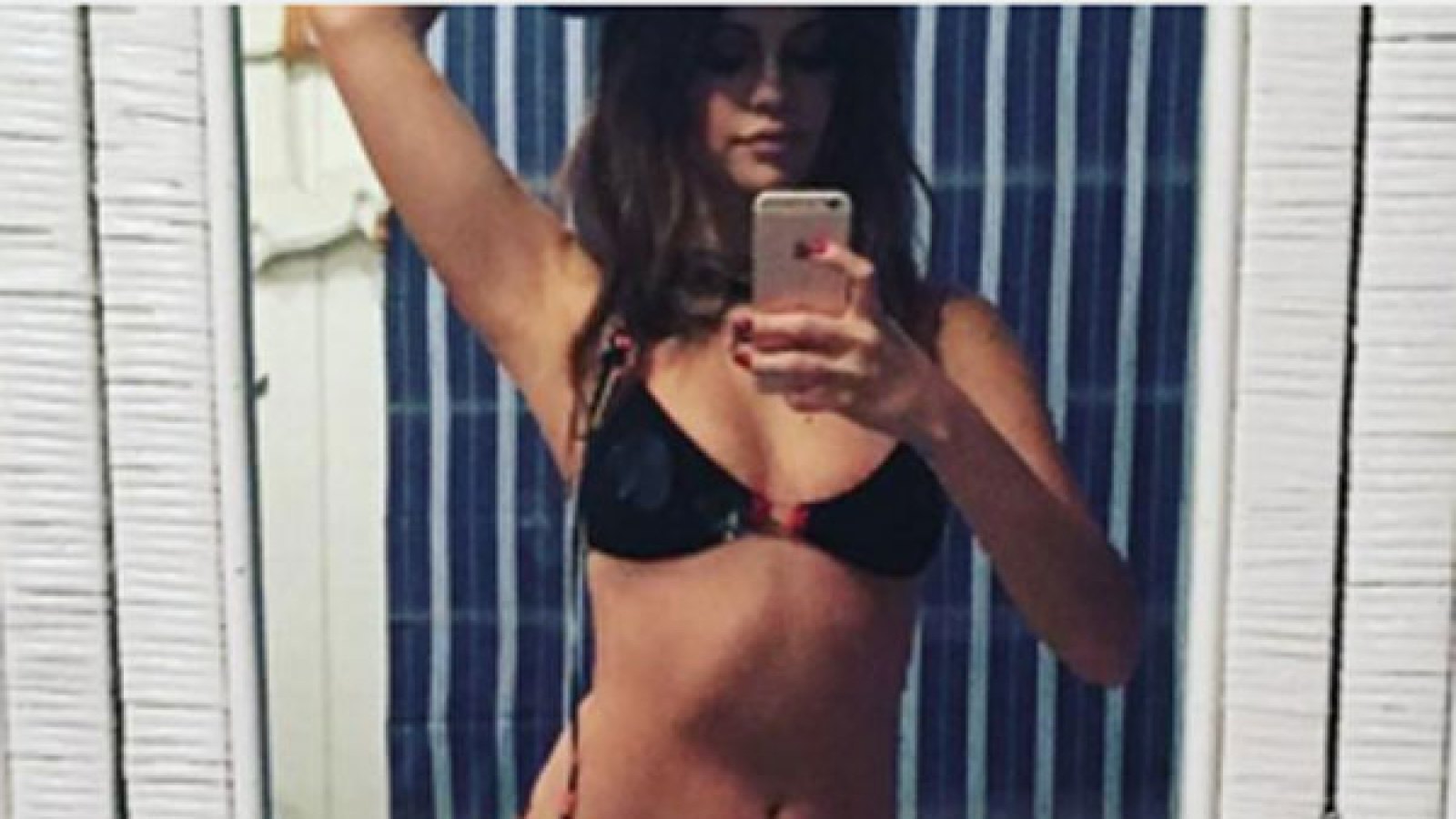 Selena Gomez Mirror Selfie Wallpapers