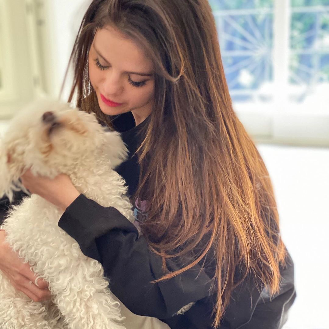 Selena Gomez with Dog Wallpapers