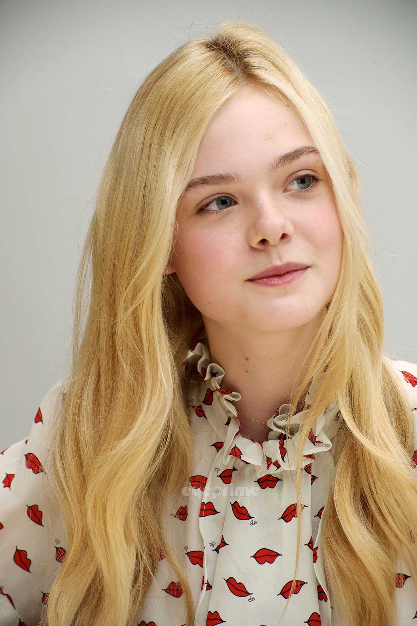 Sexy Elle Fanning Portrait Wallpapers