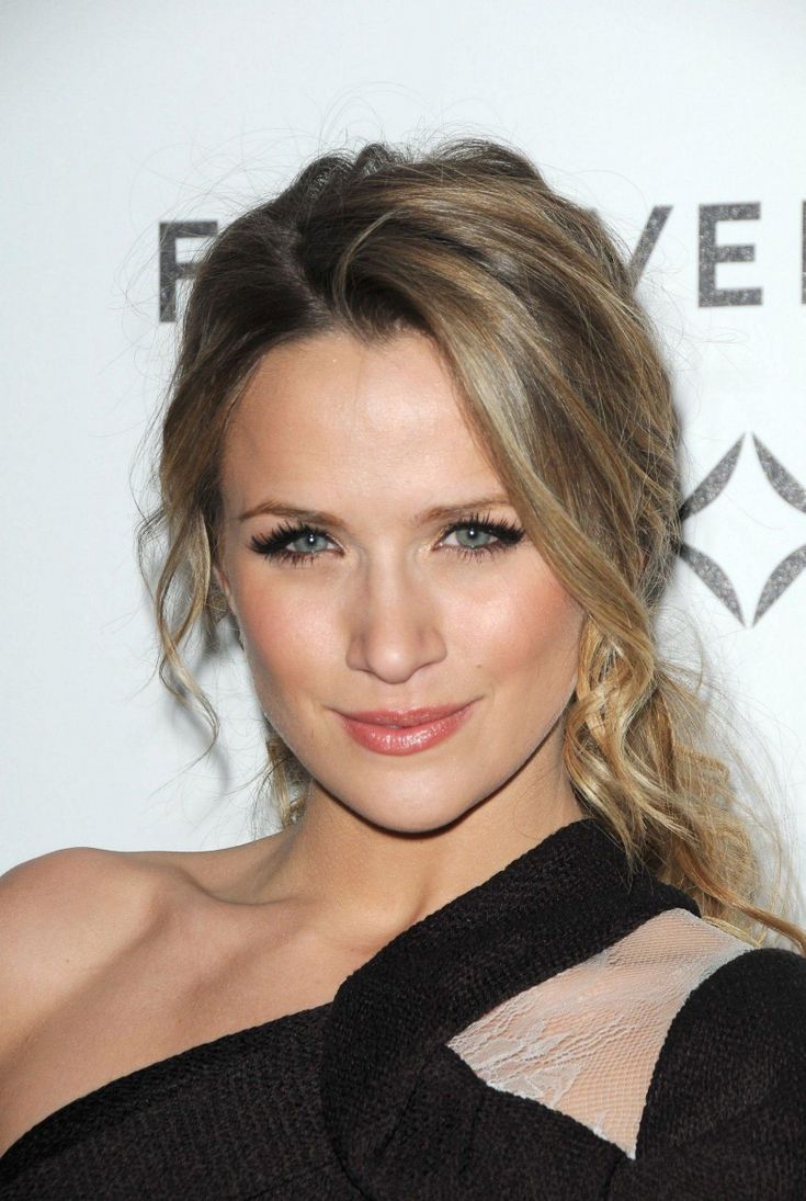 Shantel VanSanten in Purple Wallpapers