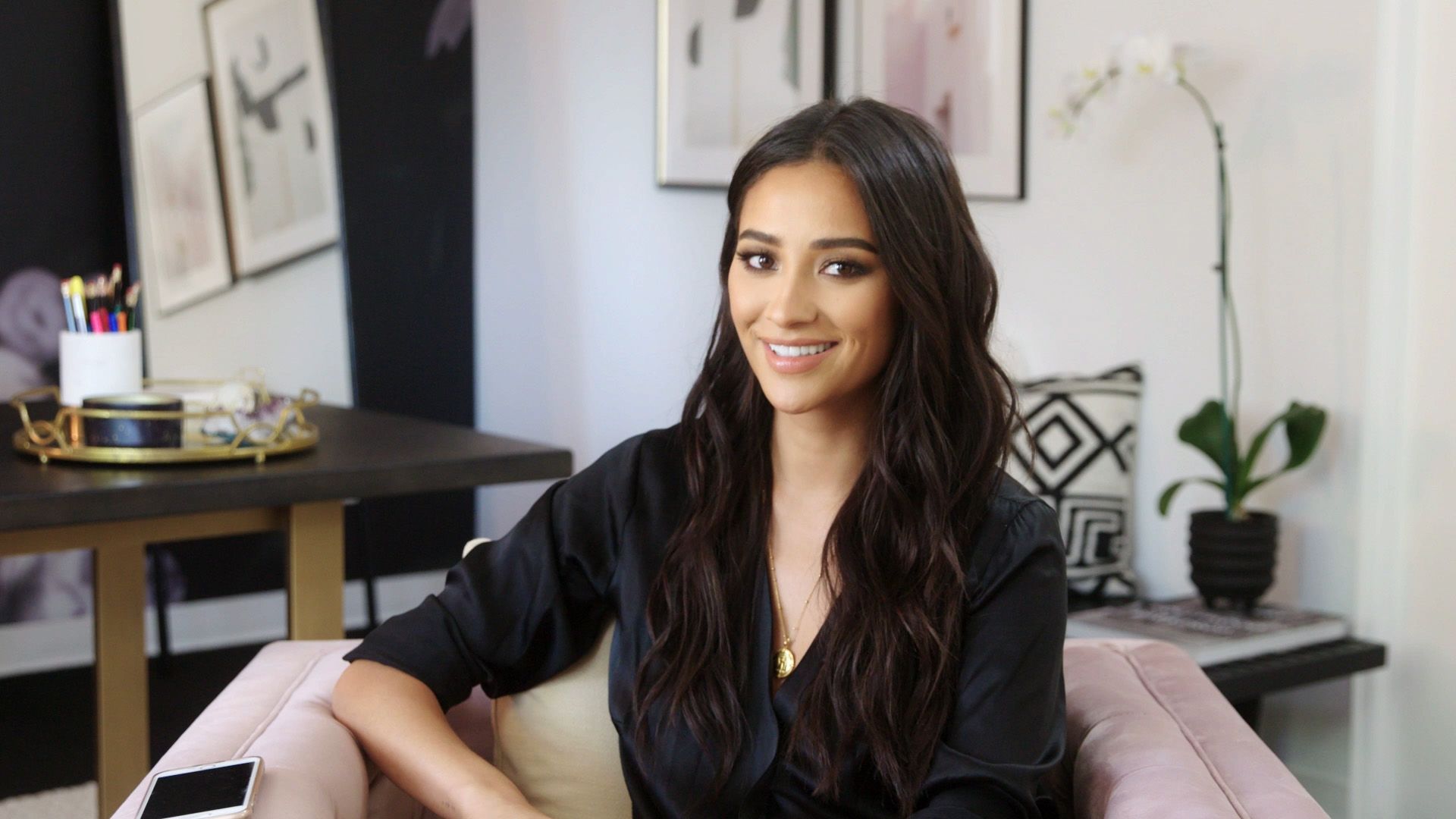 Shay Mitchell 2018 Wallpapers