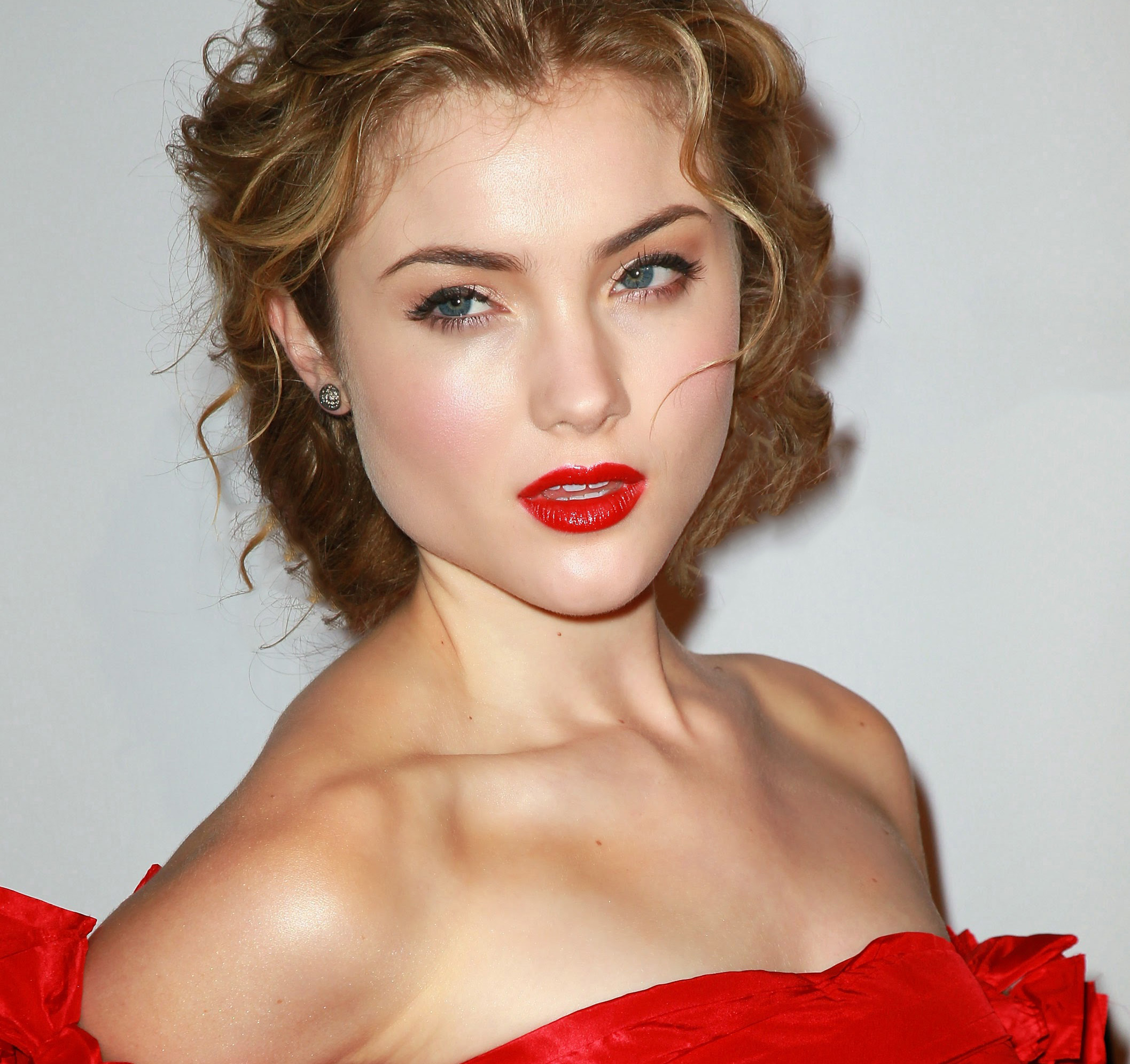 Skyler Samuels Wallpapers