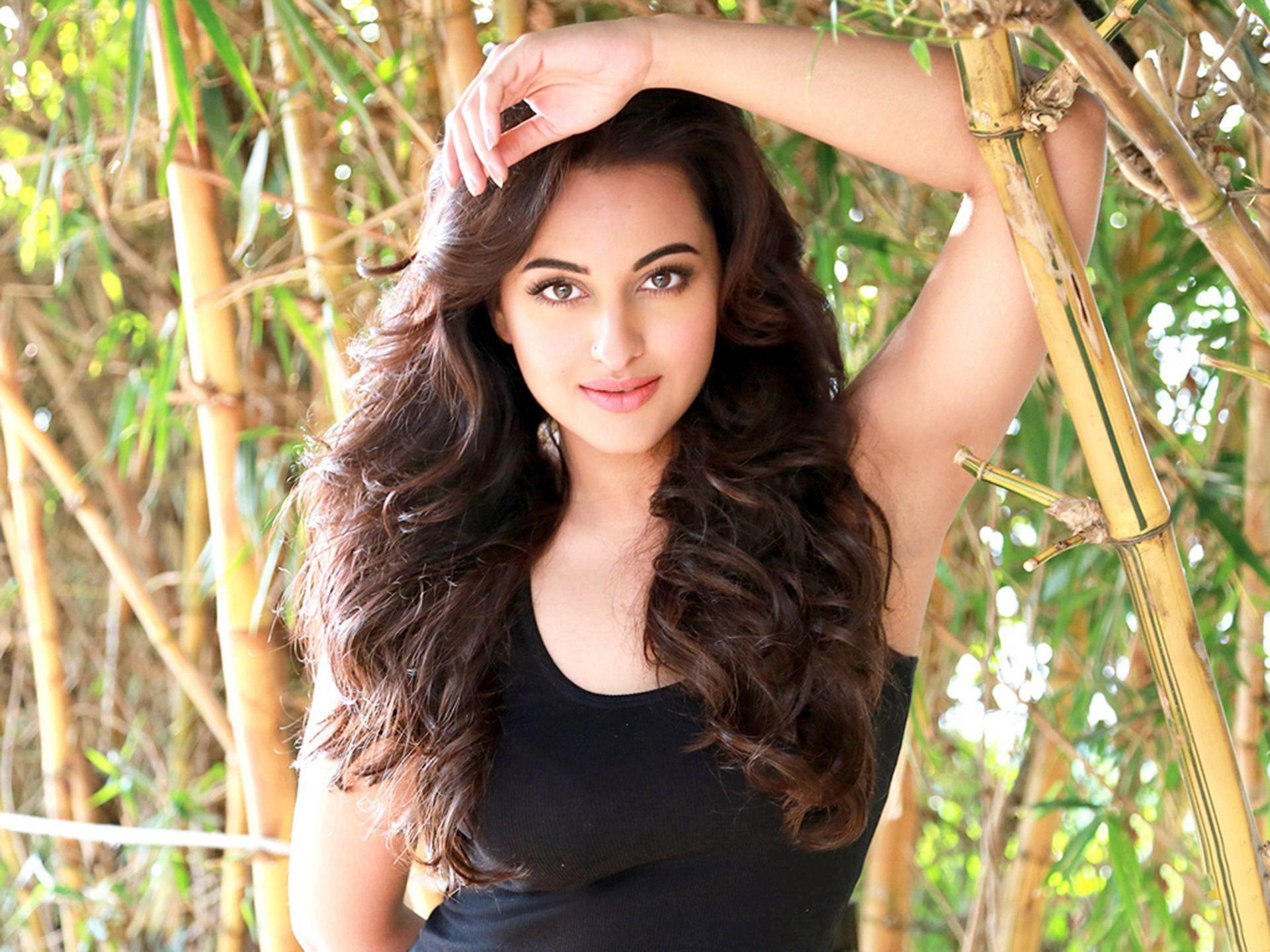 Sonakshi Sinha Wallpapers