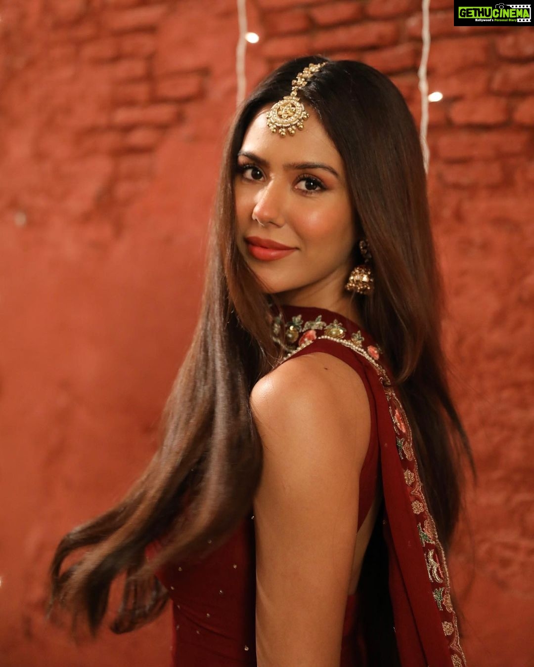 Sonam Bajwa Wallpapers