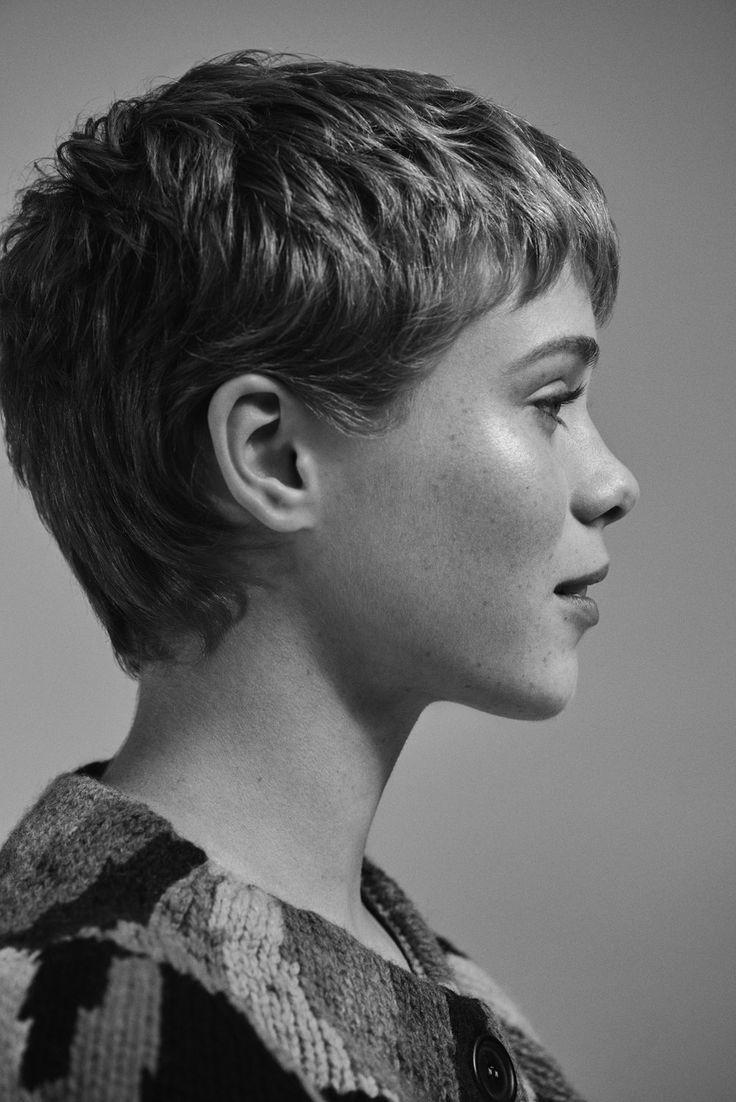 Sophia Lillis Candid Photoshoot Wallpapers