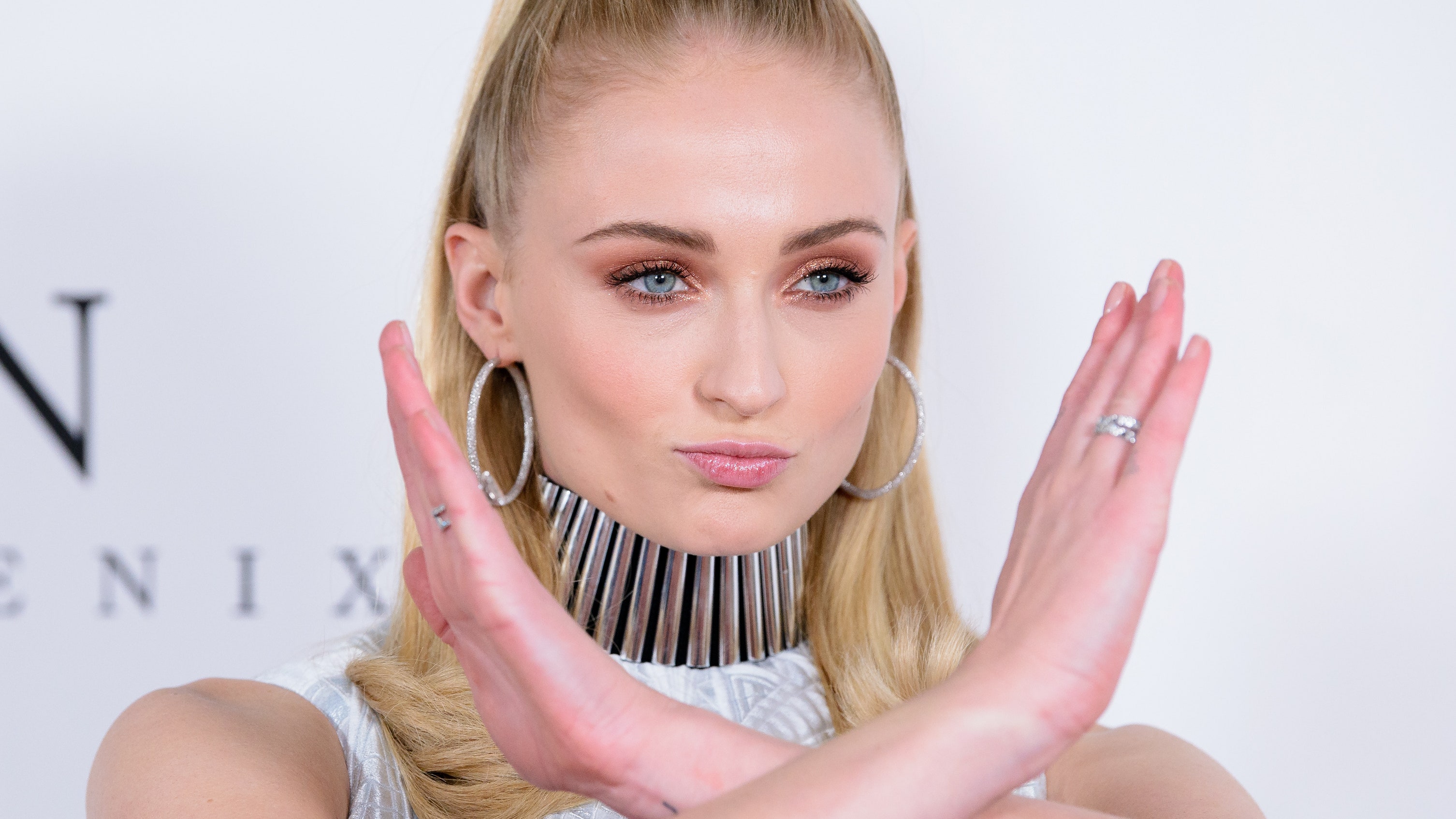 Sophie Turner Cute Face Wallpapers