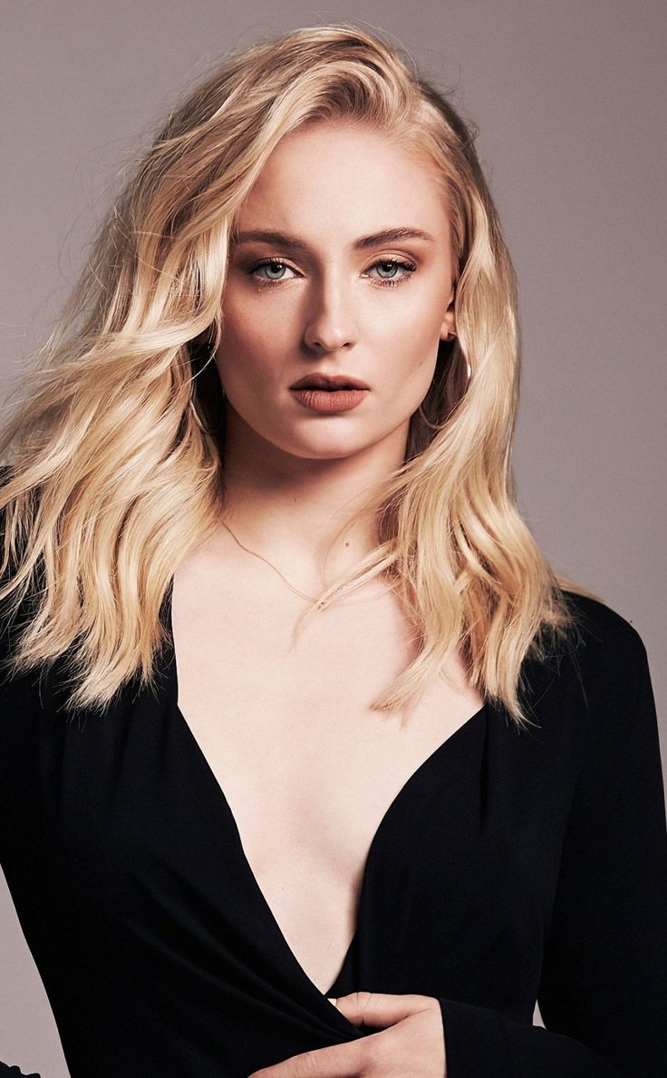 Sophie Turner In Black Dress Wallpapers