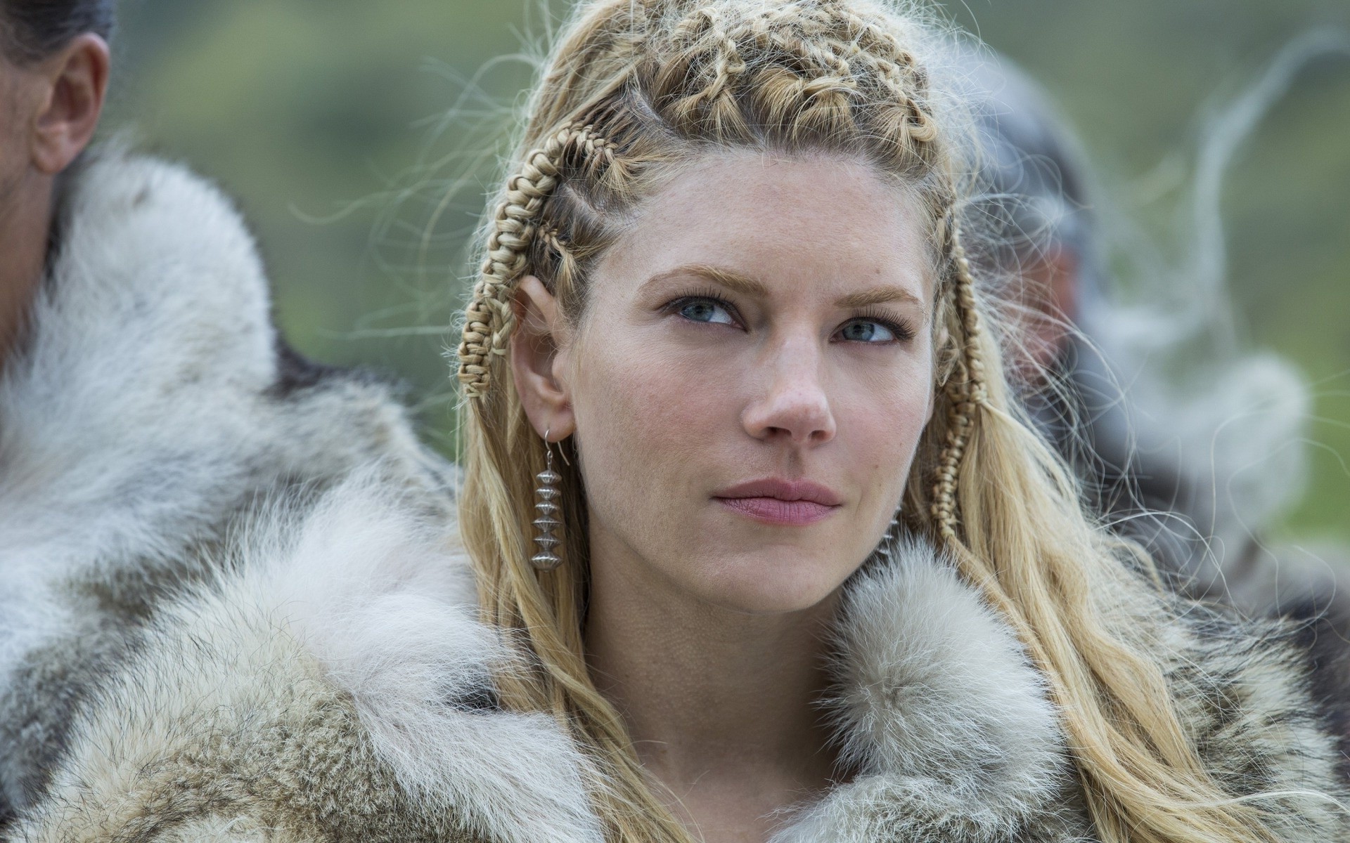 Stunning Katheryn Winnick Vikings Actress Wallpapers