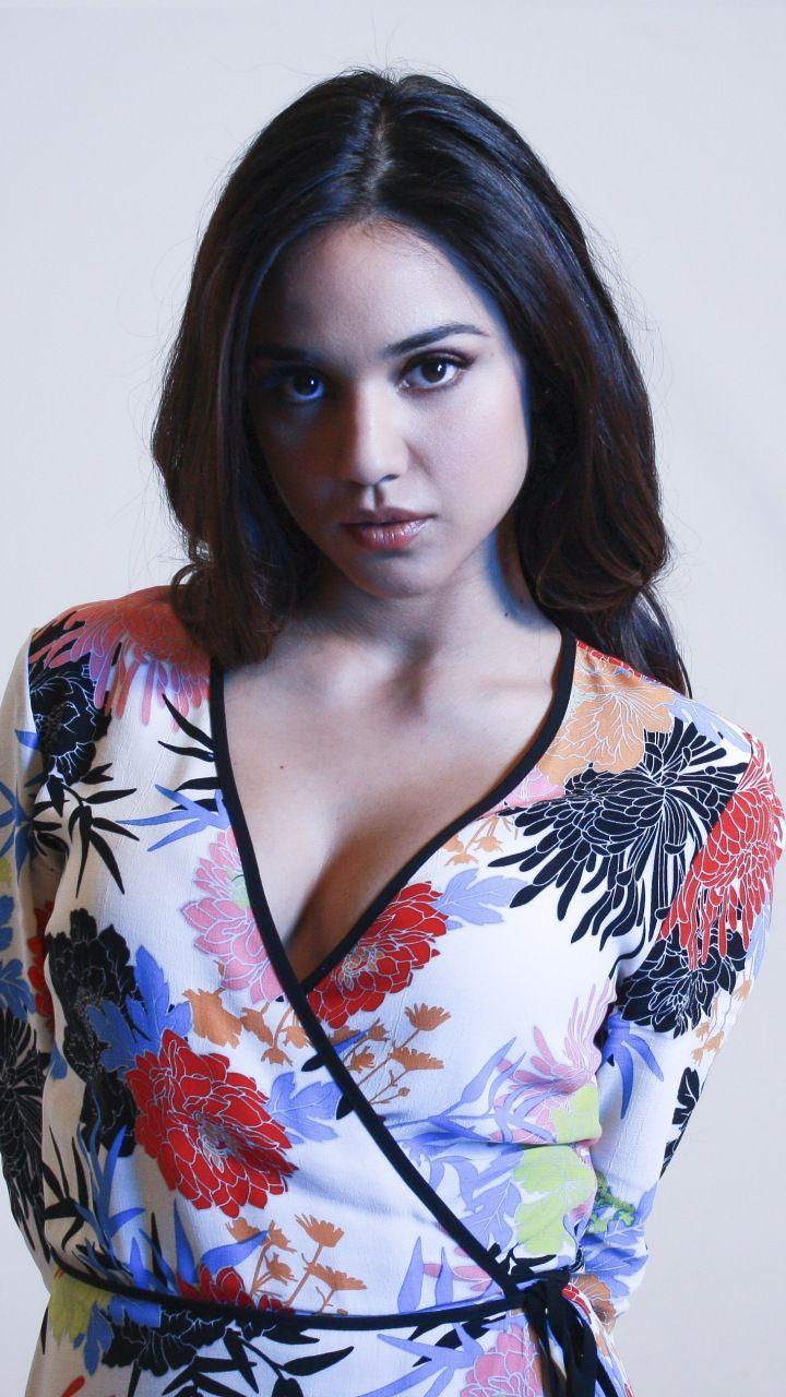 Summer Bishil The Magicians Actress Wallpapers