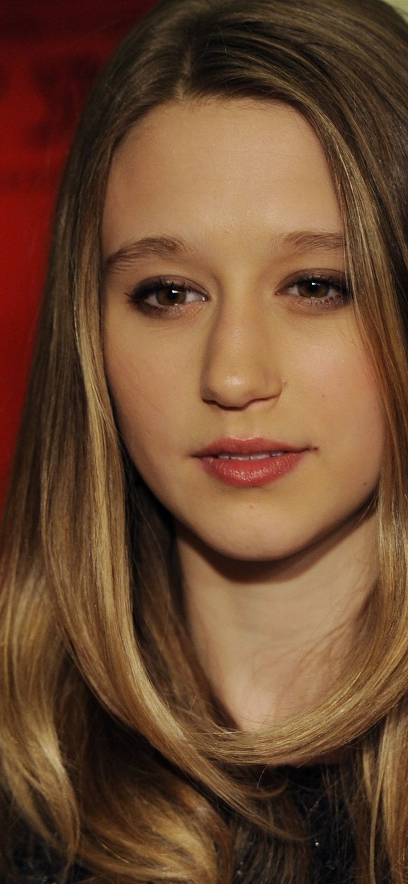 Taissa Farmiga Wallpapers