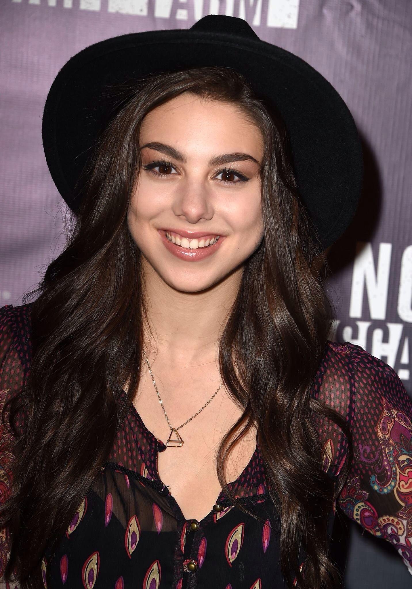 The Thundermans Actress Kira Kosarin 2018 Wallpapers