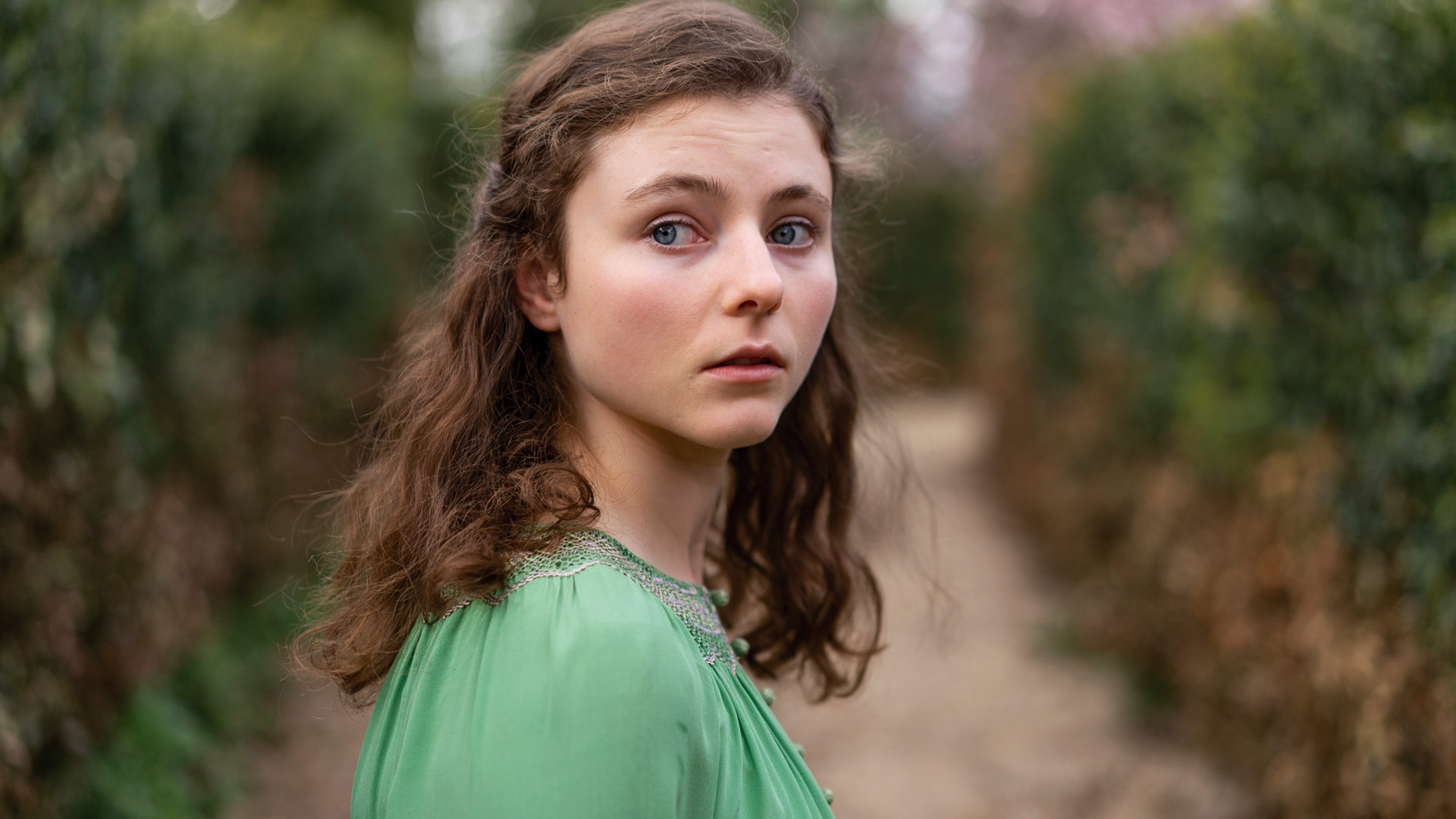 Thomasin McKenzie Wallpapers