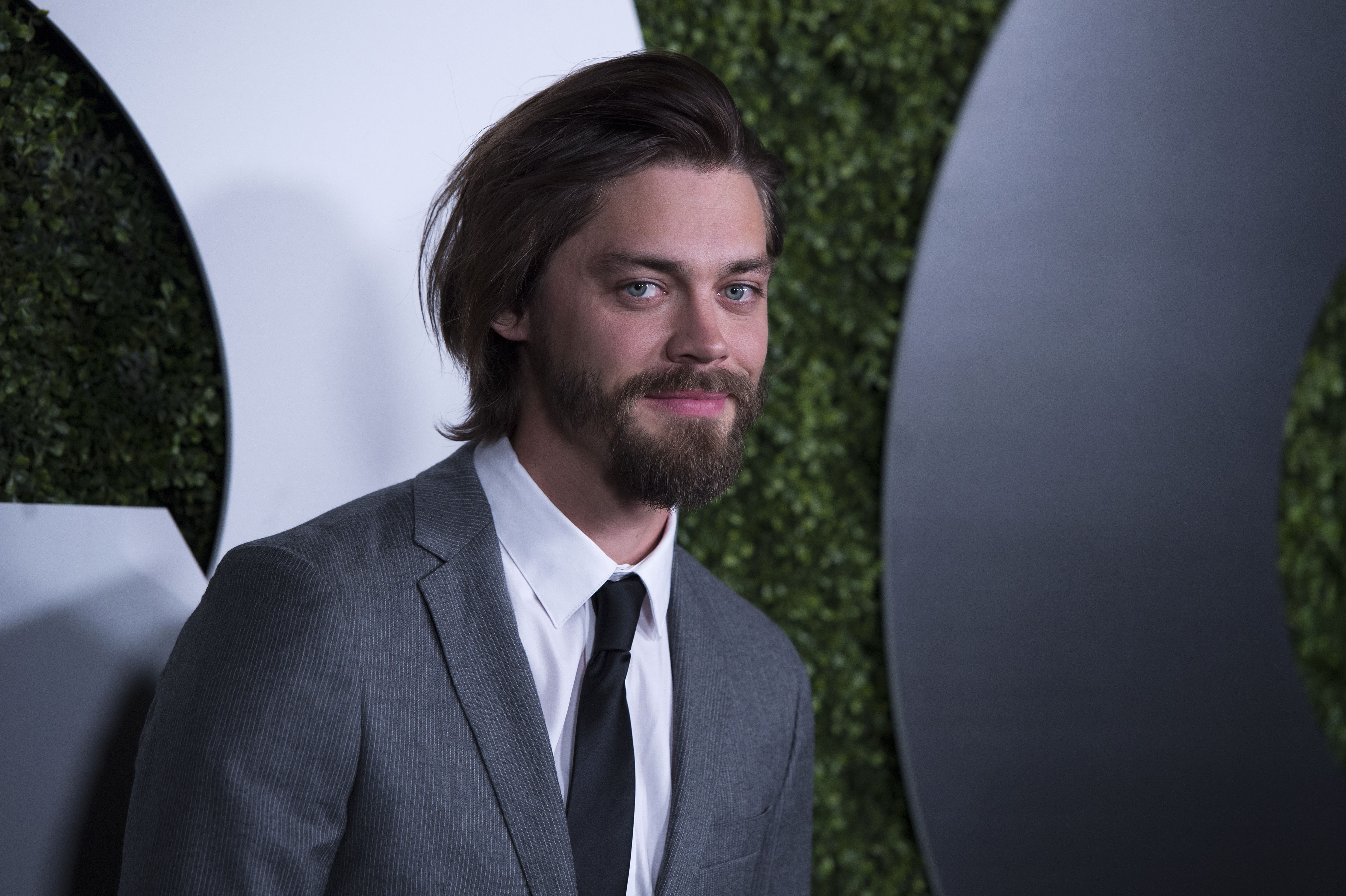 Tom Payne Wallpapers