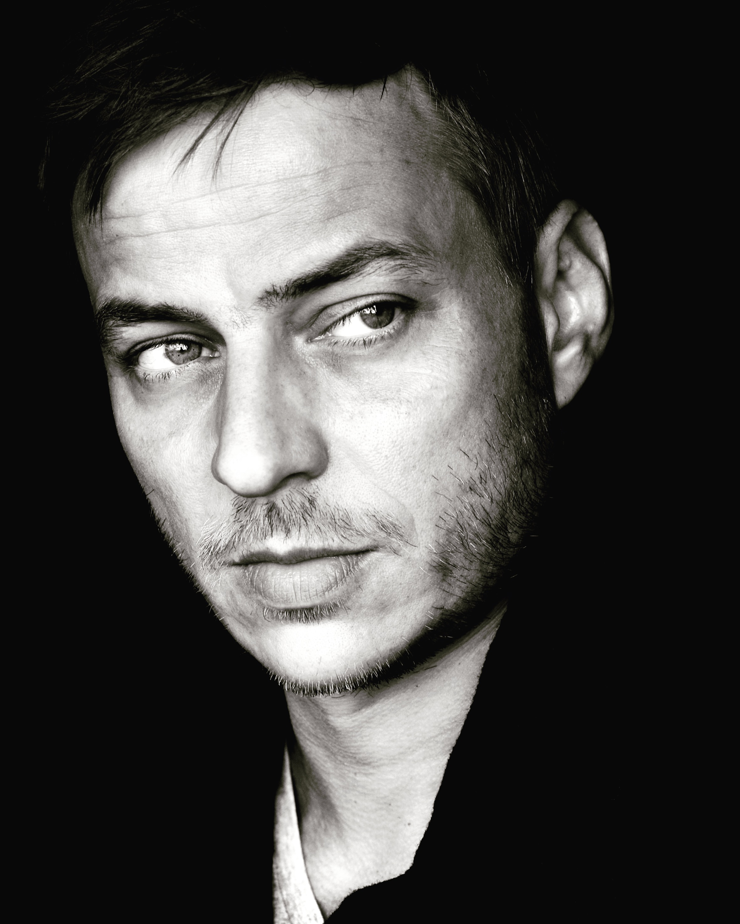 Tom Wlaschiha Wallpapers