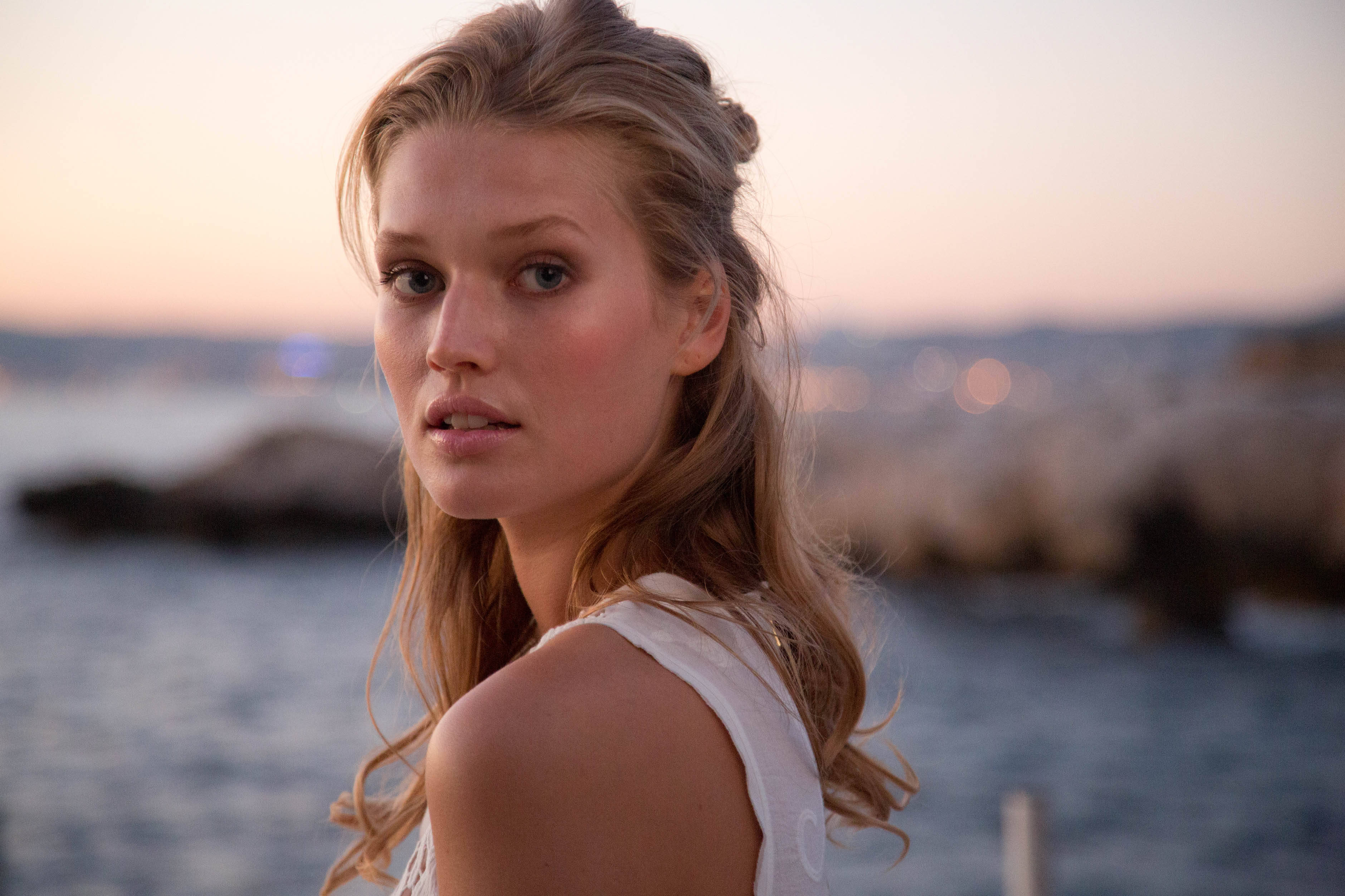 Toni Garrn Wallpapers