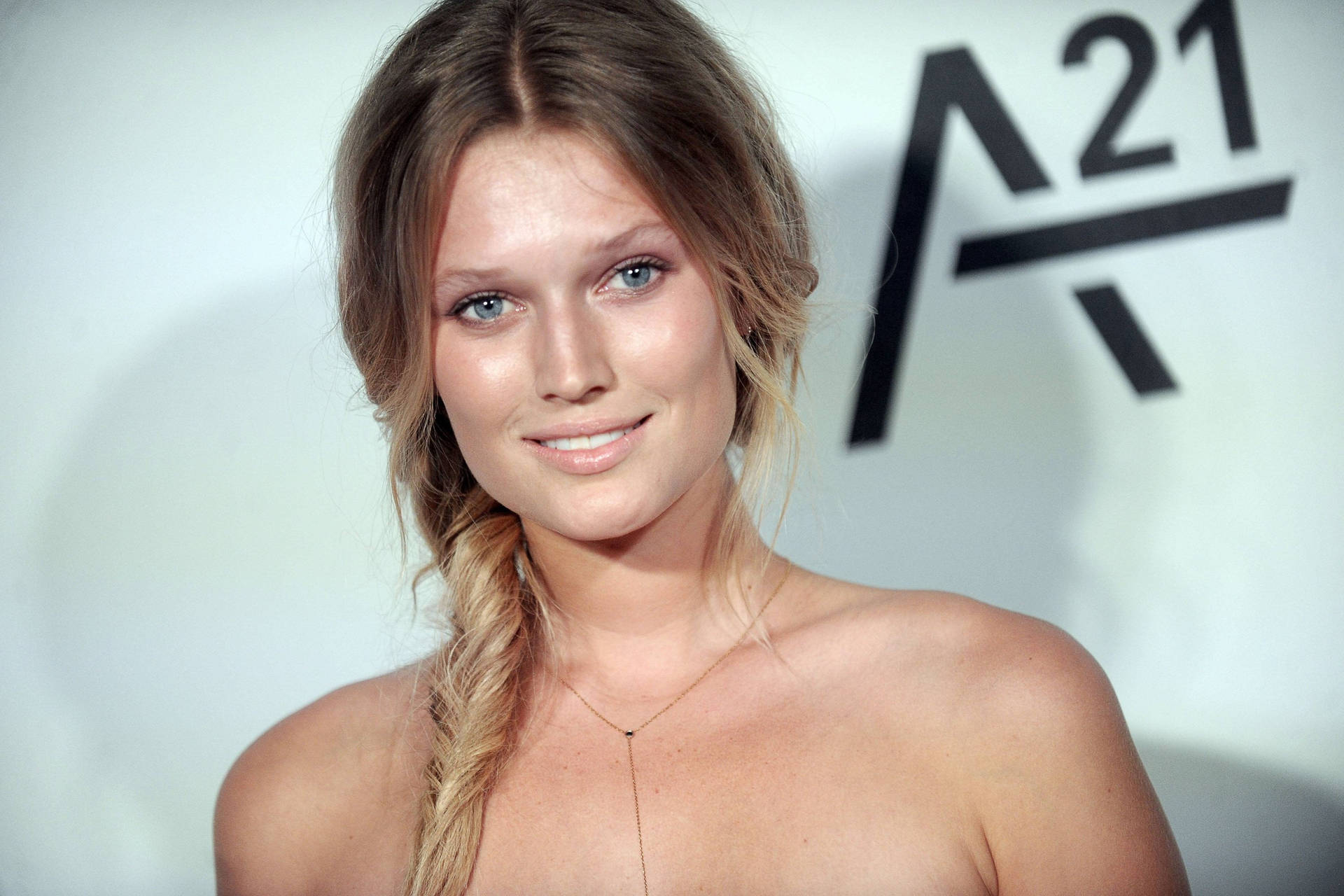 Toni Garrn Wallpapers