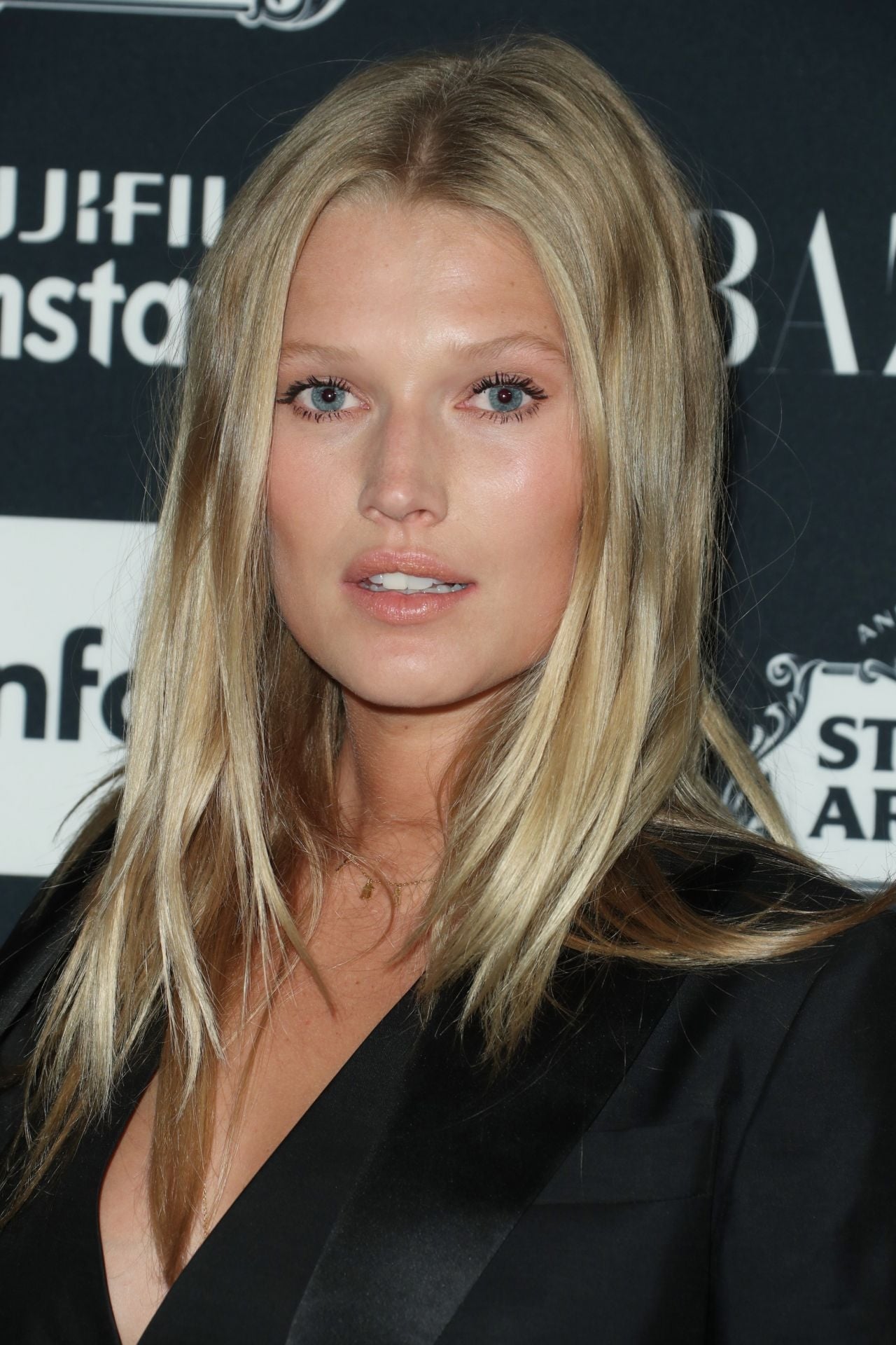 Toni Garrn Wallpapers