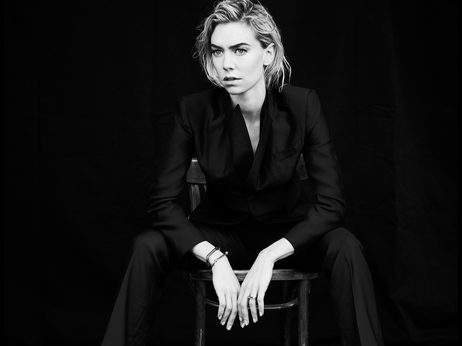 Vanessa Kirby Monochrome Wallpapers