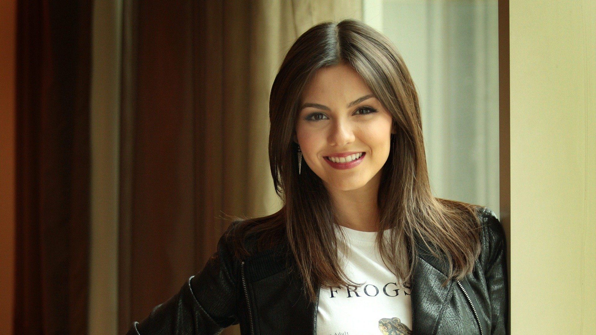 Victoria Justice Brunette Actress And Singer Wallpapers